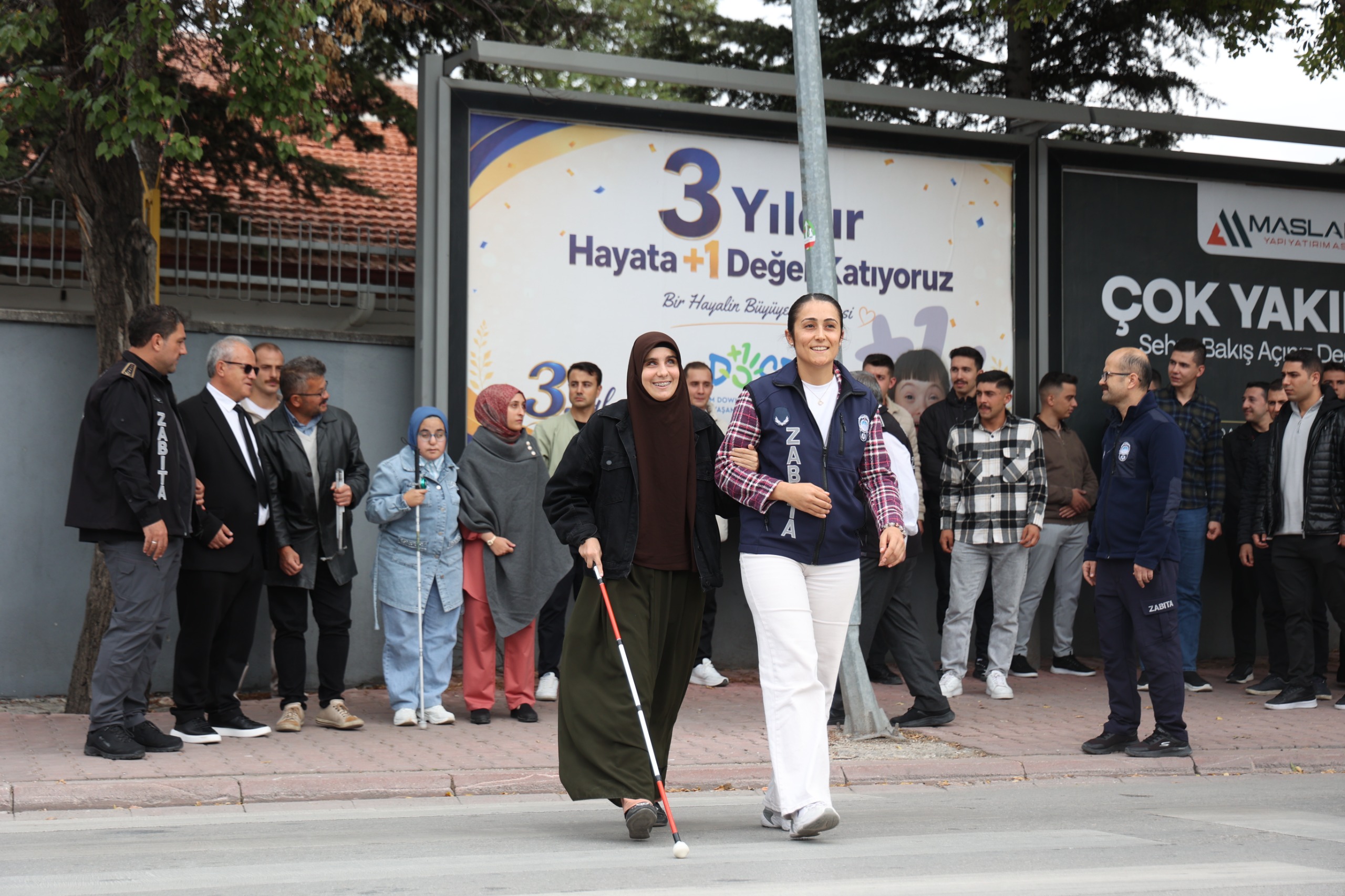 KONYA BÜYÜKŞEHİR’DE GÖREVE YENİ BAŞLAYAN ZABITA PERSONELİNE GÖRME ENGELLİ BİREYLERDEN FARKINDALIK EĞİTİMİ