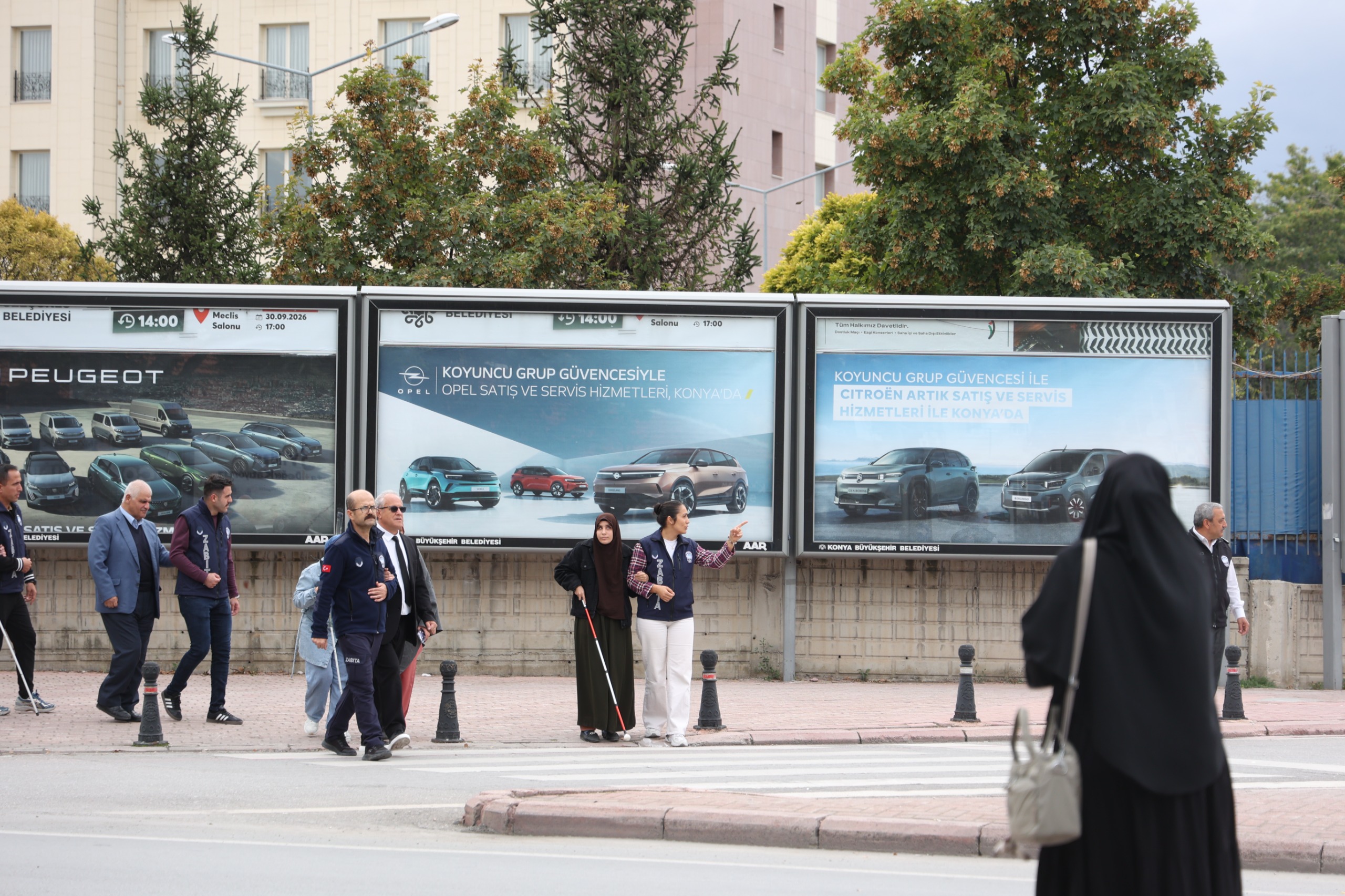 KONYA BÜYÜKŞEHİR’DE GÖREVE YENİ BAŞLAYAN ZABITA PERSONELİNE GÖRME ENGELLİ BİREYLERDEN FARKINDALIK EĞİTİMİ