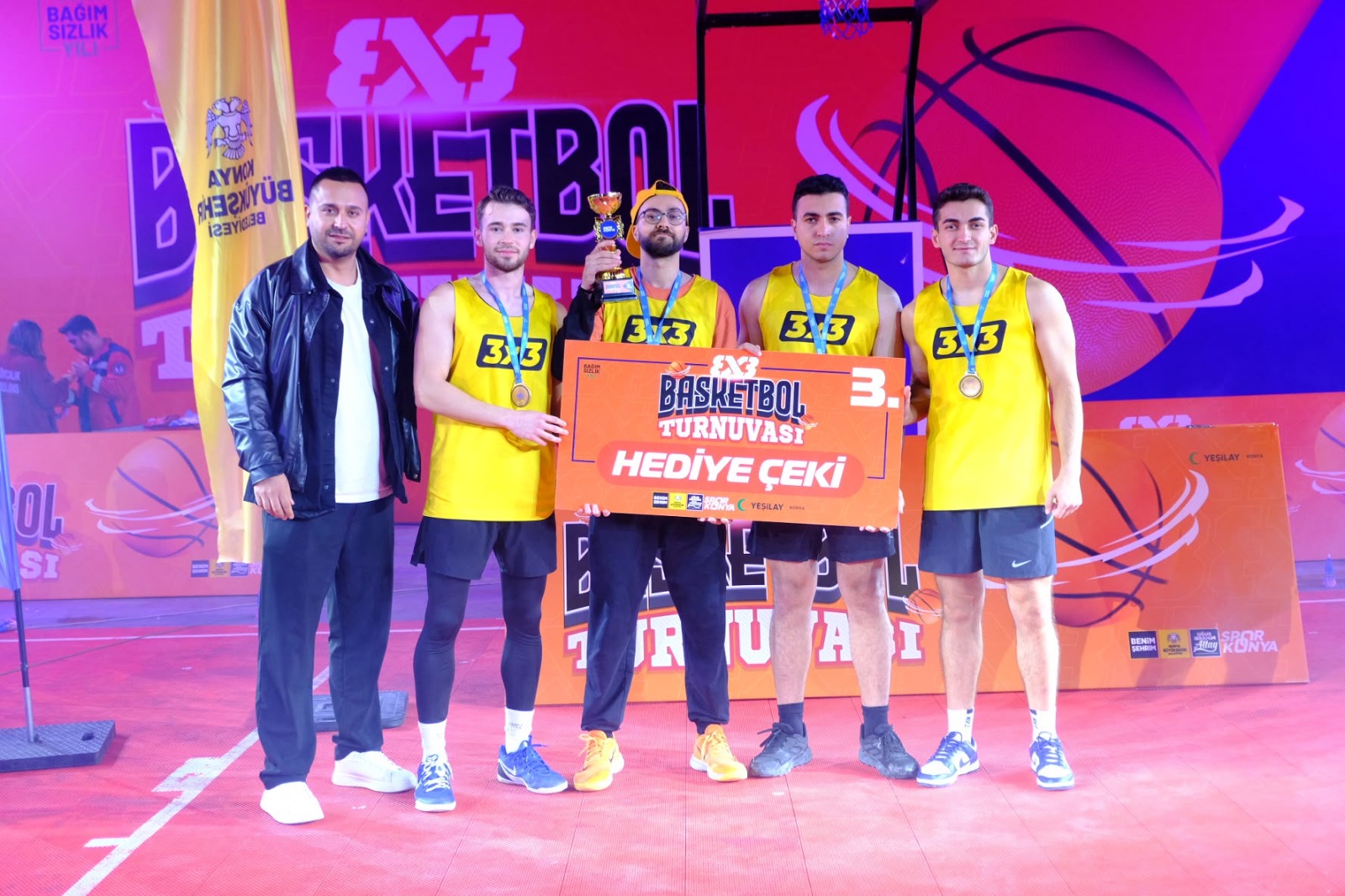3x3 BASKETBOL TURNUVASININ ŞAMPİYONU “HERMANOS” OLDU