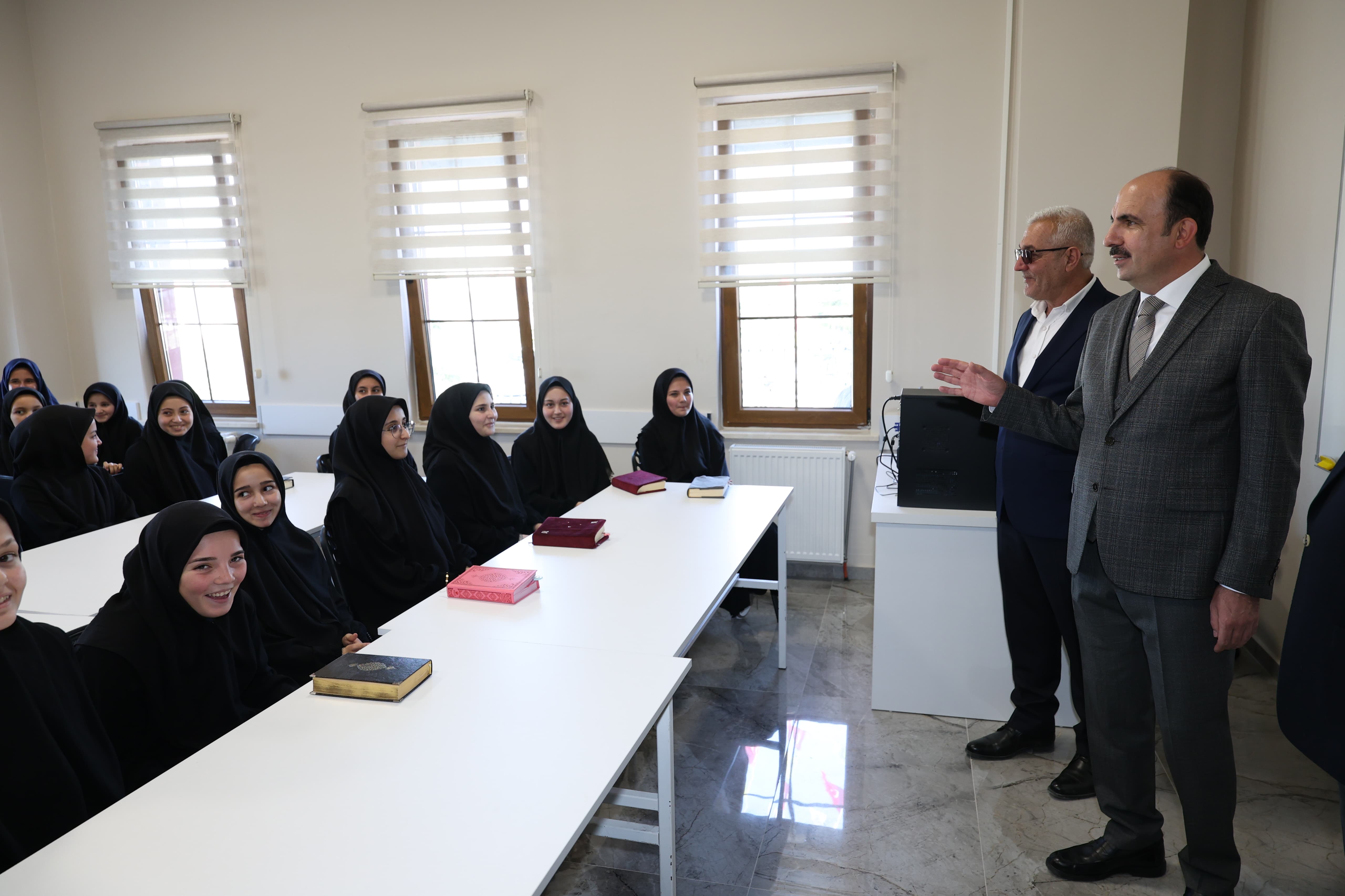 BAŞKAN ALTAY ALTINEKİN ŞEHİR KONAĞI’NIN AÇILIŞINI YAPTI