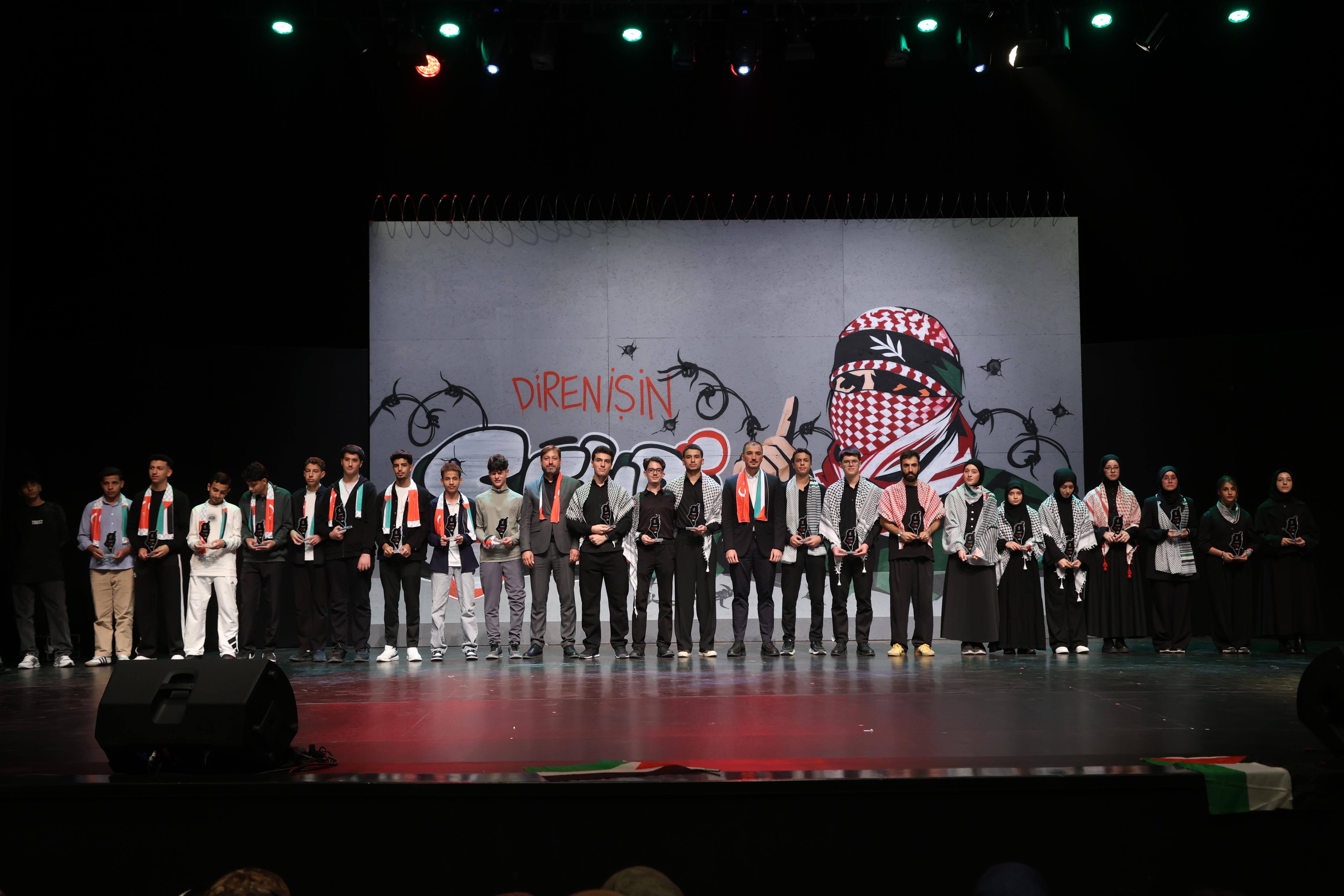 LİMA’DA GENÇLERİN DİLİNDEN GAZZE’NİN DİRENİŞİ ŞİİRE DÖKÜLDÜ
