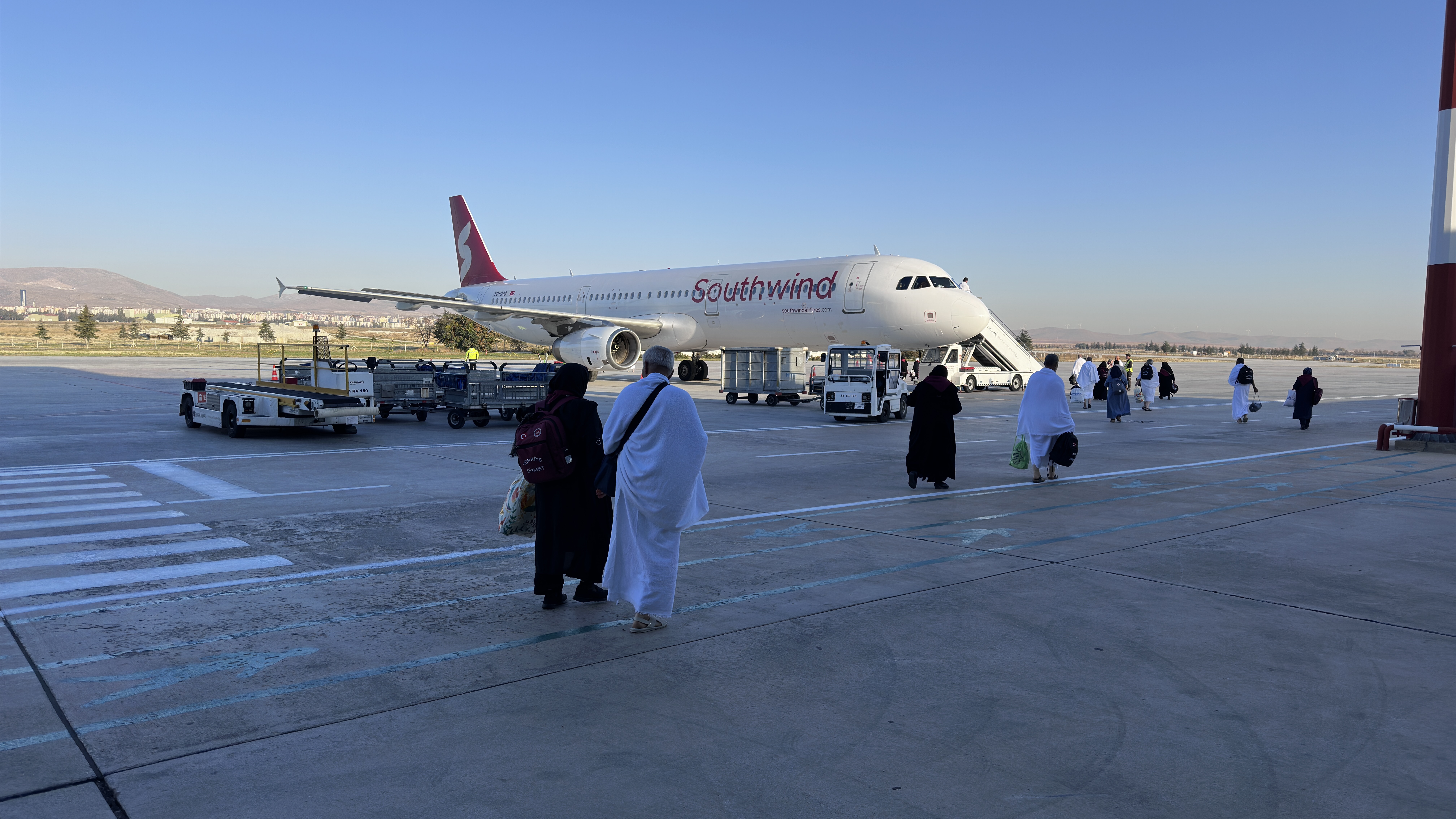 KONYA BÜYÜKŞEHİR’İN “VEFA UMRESİ PROJESİ”NDE ÜÇÜNCÜ KAFİLE DUALARLA UĞURLANDI