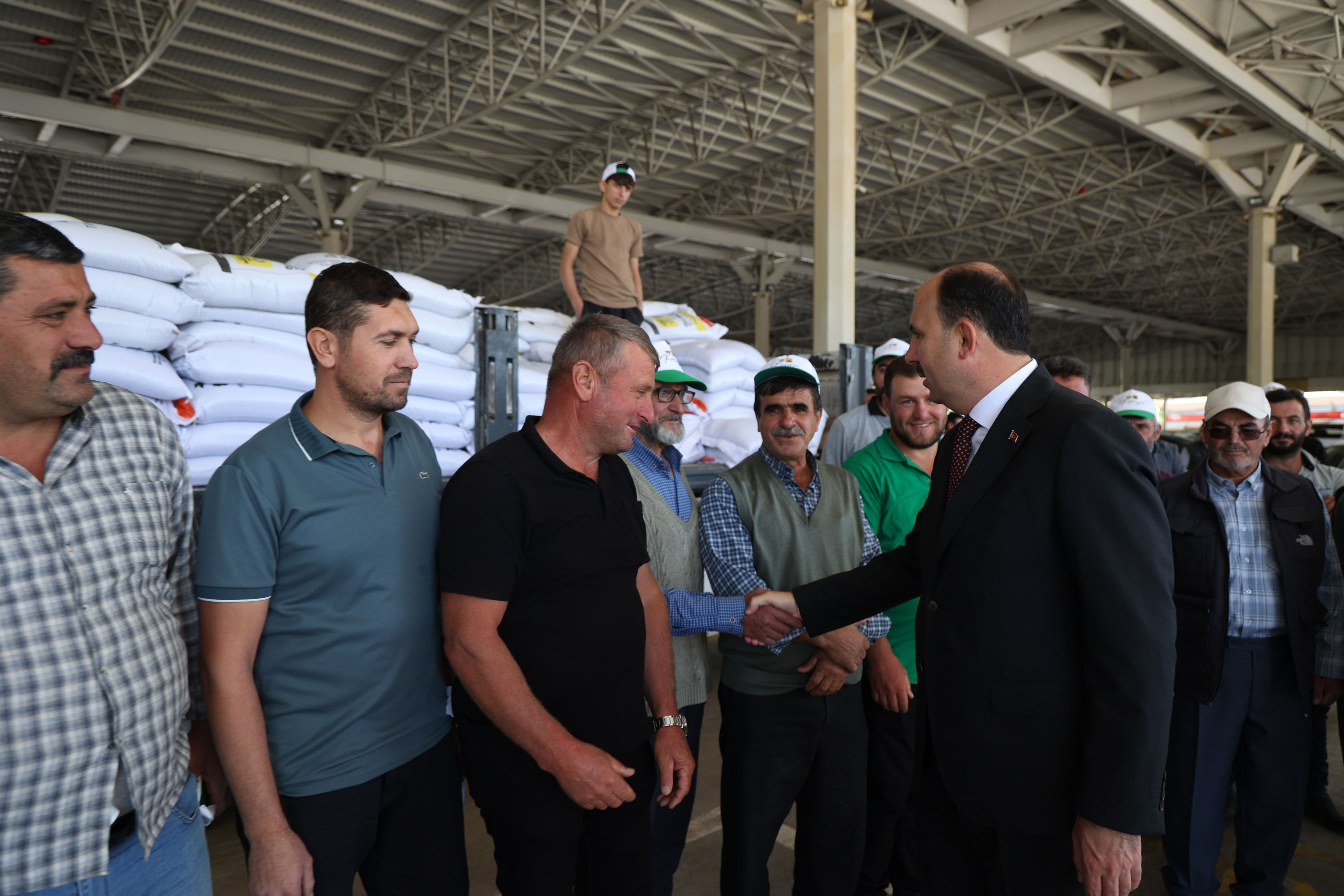 BAŞKAN ALTAY: “ÜRETİCİLERİMİZE BUGÜNE KADAR 1 MİLYON 214 BİN KİLOGRAM HİBE DESTEKLİ MACAR FİĞİ TOHUMU VERDİK”