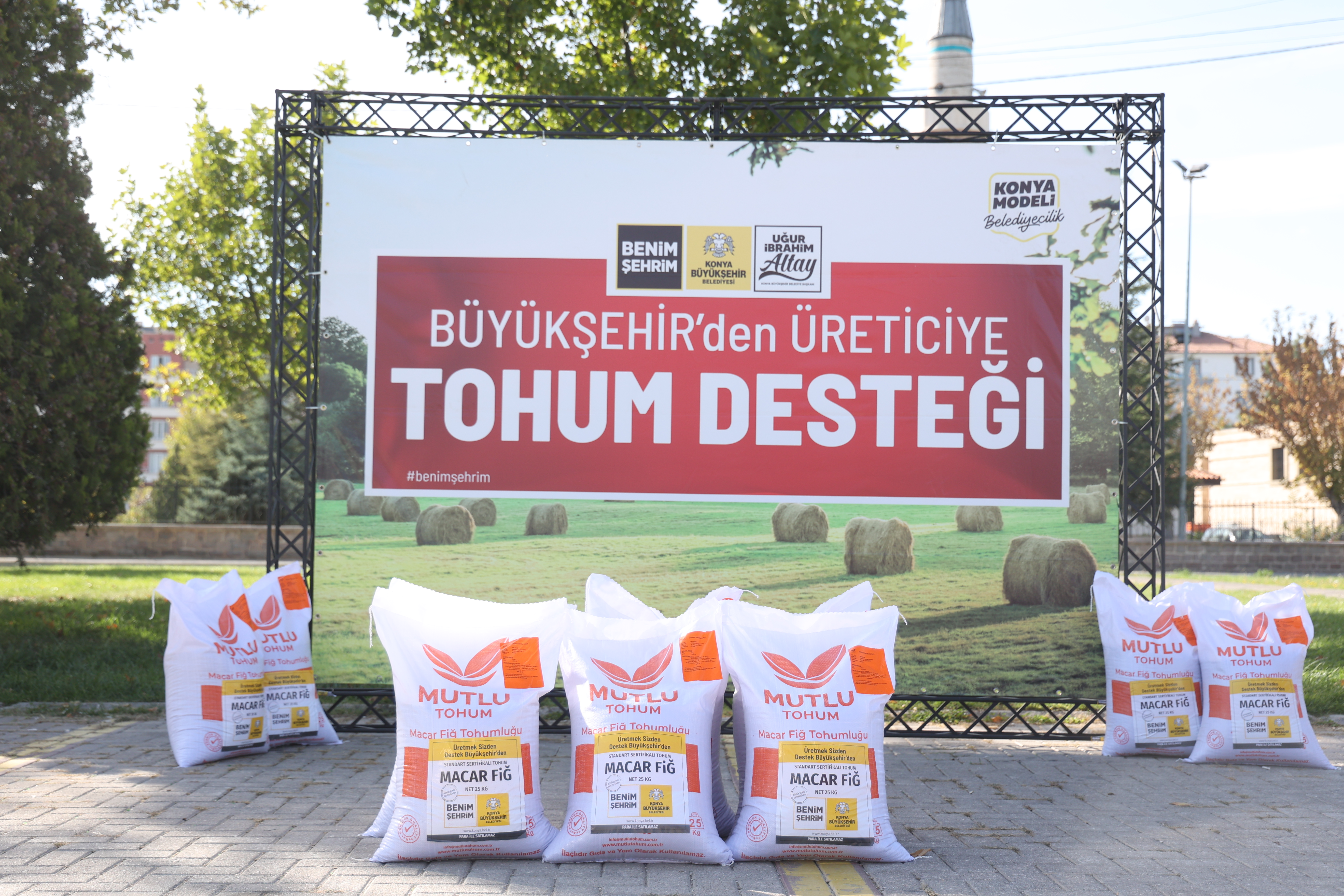 BAŞKAN ALTAY: “ÜRETİCİLERİMİZE BUGÜNE KADAR 1 MİLYON 214 BİN KİLOGRAM HİBE DESTEKLİ MACAR FİĞİ TOHUMU VERDİK”