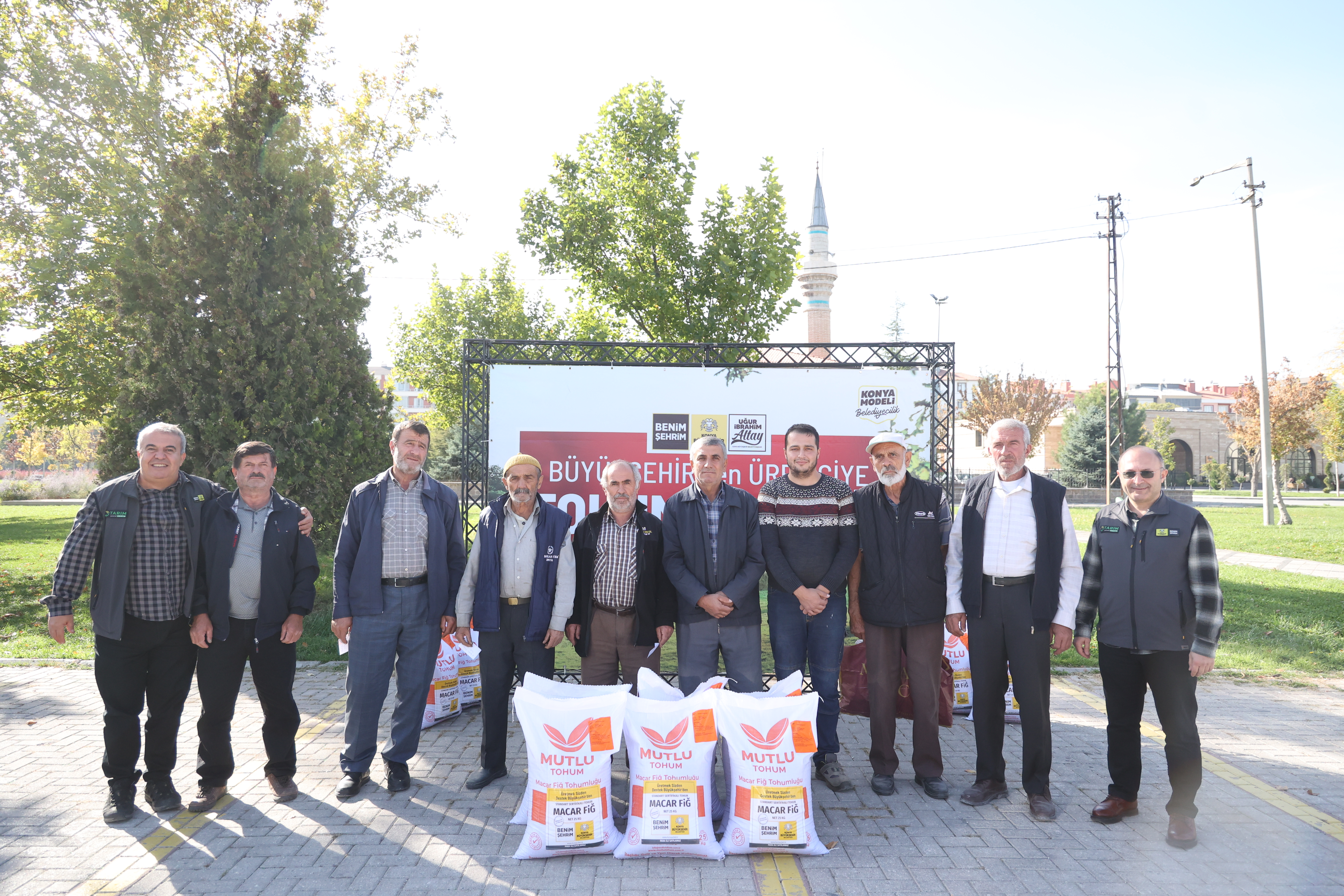 BAŞKAN ALTAY: “ÜRETİCİLERİMİZE BUGÜNE KADAR 1 MİLYON 214 BİN KİLOGRAM HİBE DESTEKLİ MACAR FİĞİ TOHUMU VERDİK”