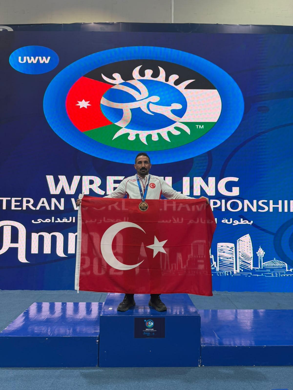 KONYA BÜYÜKŞEHİR BELEDİYESPORLU ÖMER ÇAMLIBEL DÜNYA ÜÇÜNCÜSÜ OLDU