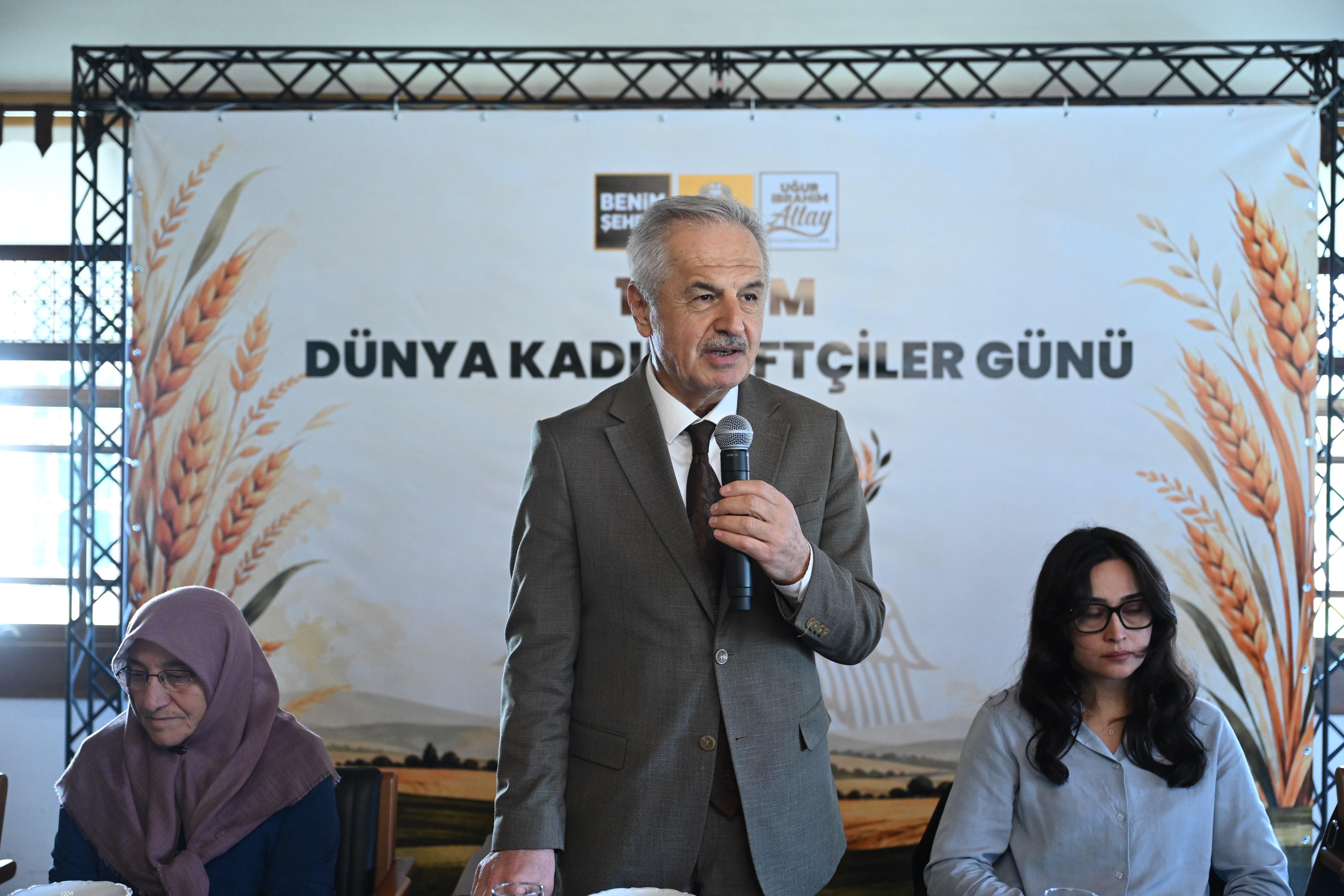 KONYALI KADIN ÇİFTÇİLER “15 EKİM DÜNYA KADIN ÇİFTÇİLER GÜNÜ”NDE KONYA BÜYÜKŞEHİR’İN ETKİNLİĞİNDE BİR ARAYA GELDİ