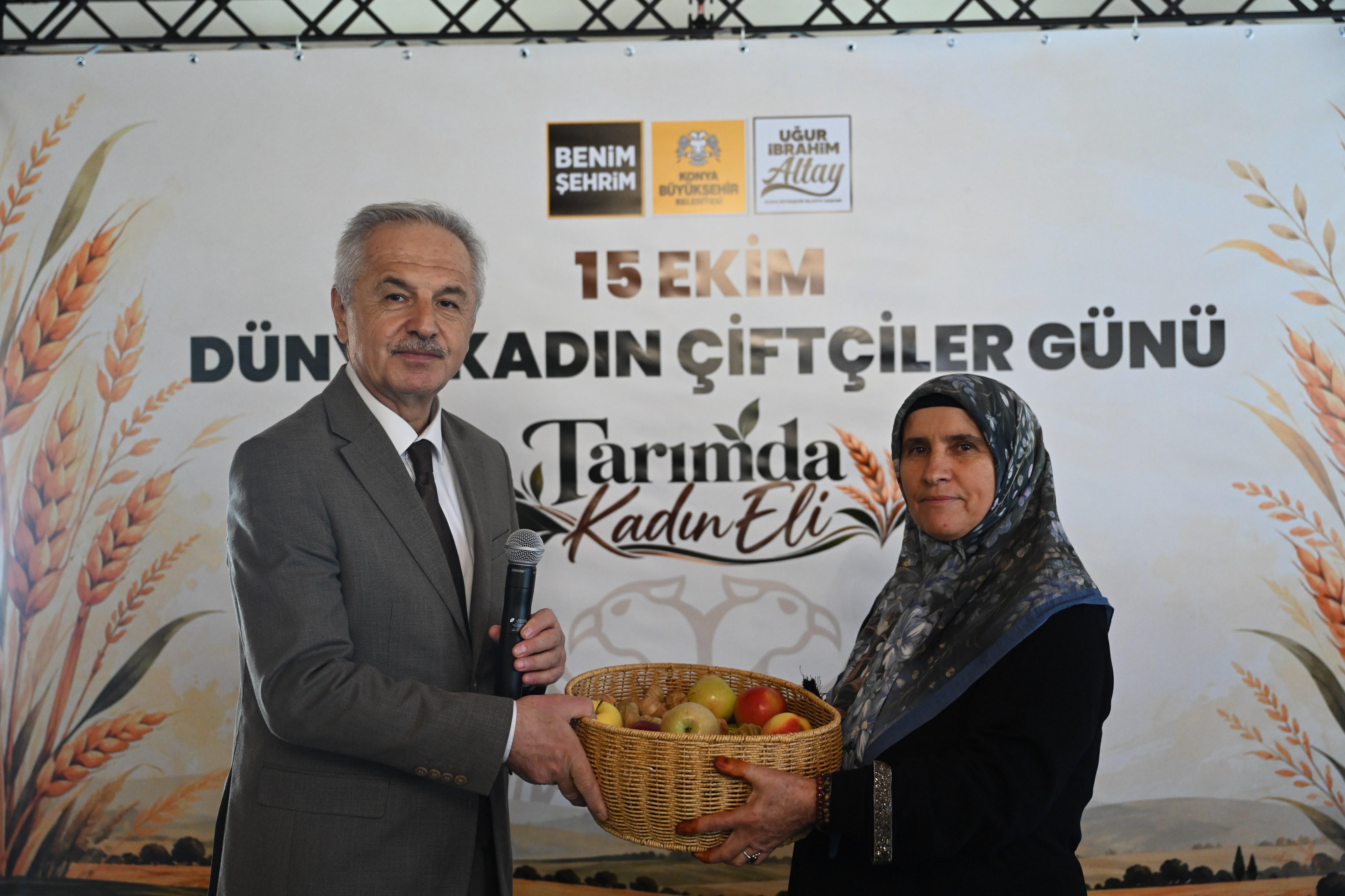 KONYALI KADIN ÇİFTÇİLER “15 EKİM DÜNYA KADIN ÇİFTÇİLER GÜNÜ”NDE KONYA BÜYÜKŞEHİR’İN ETKİNLİĞİNDE BİR ARAYA GELDİ