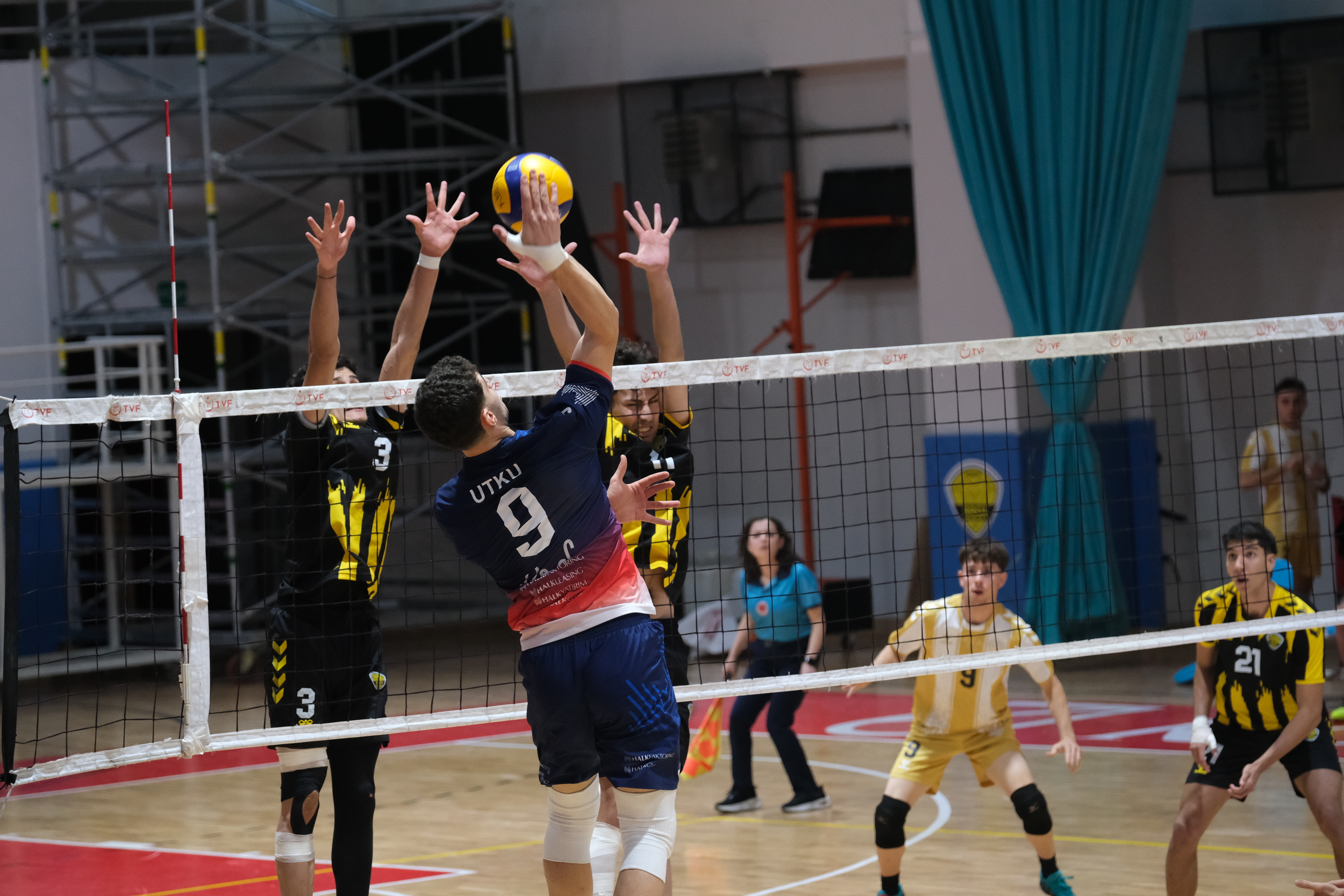 VOLEYBOLDA KONYA BÜYÜKŞEHİR BELEDİYESPOR FIRTINASI