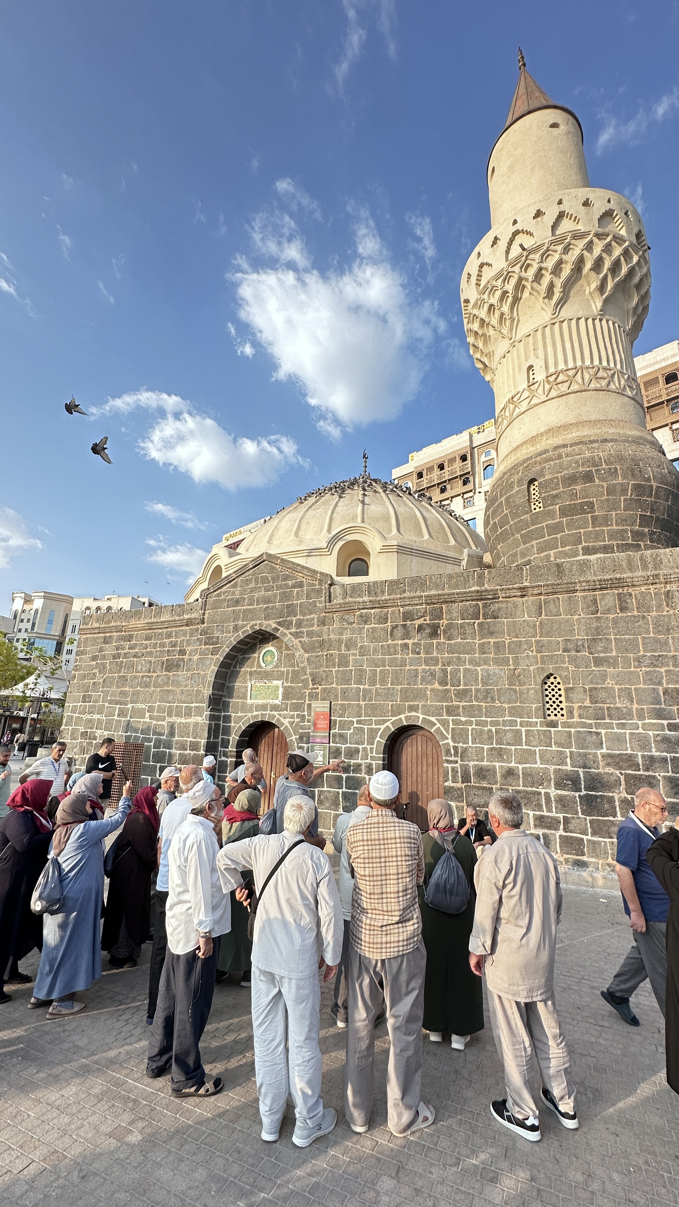 GÖNÜLLERE DOKUNAN PROJEDE ÜÇÜNCÜ KAFİLE UMRE YOLCULUĞUNU TAMAMLAYIP KONYA’YA DÖNDÜ