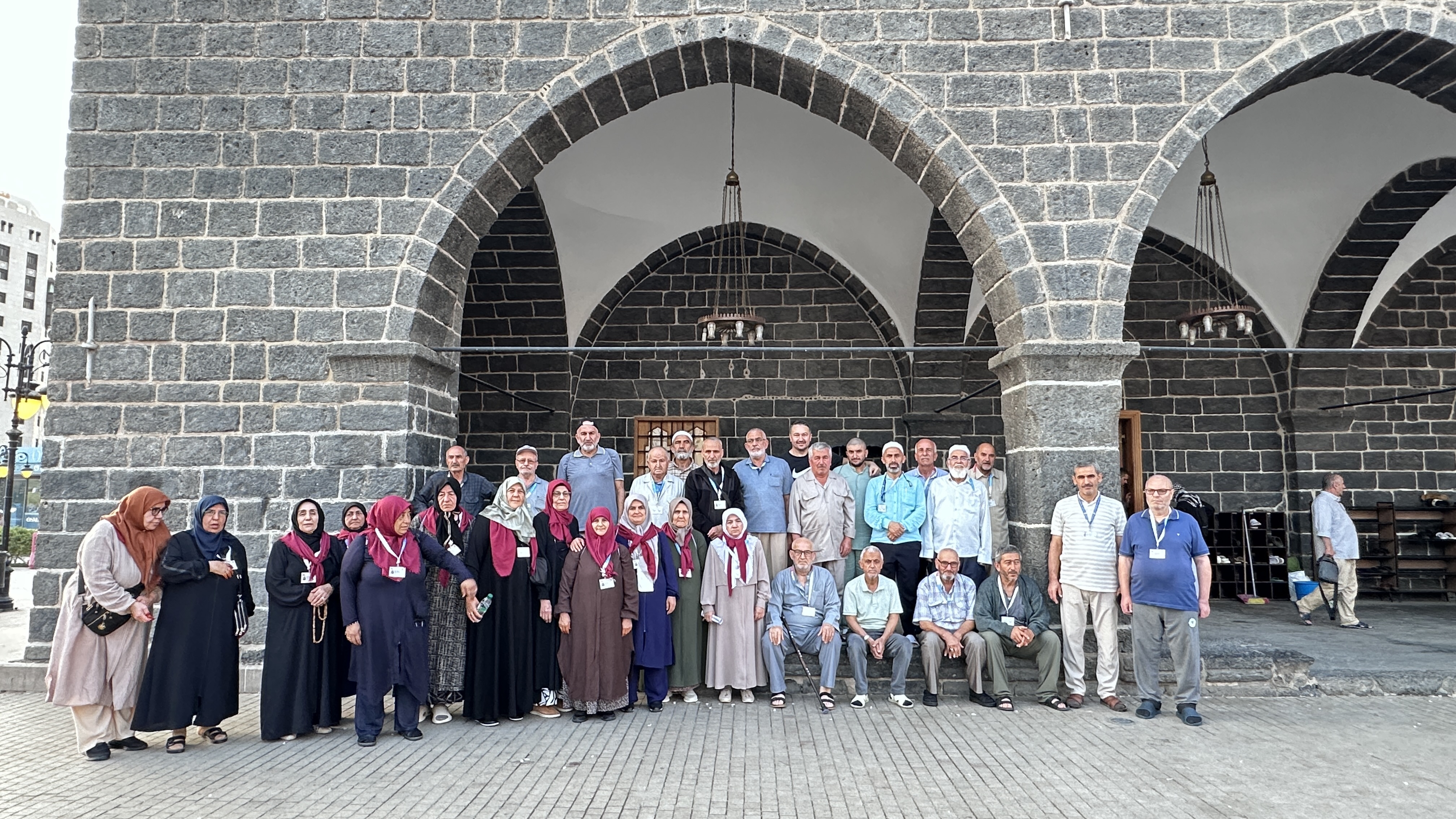 GÖNÜLLERE DOKUNAN PROJEDE ÜÇÜNCÜ KAFİLE UMRE YOLCULUĞUNU TAMAMLAYIP KONYA’YA DÖNDÜ