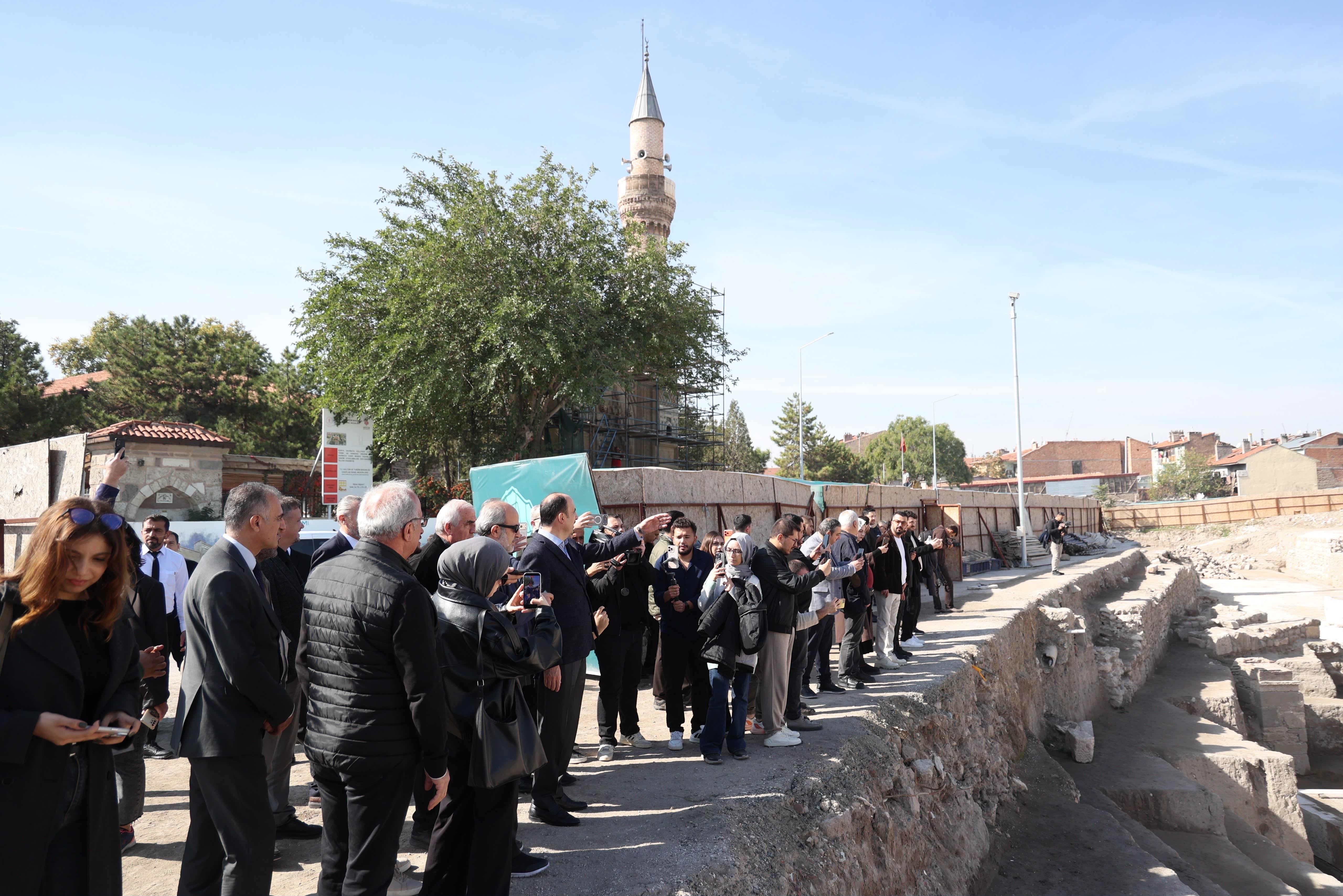 BAŞKAN ALTAY: “KONYA’NIN TARİHİ HAZİNESİ LARENDE KAZISINDA GÜN YÜZÜNE ÇIKIYOR”