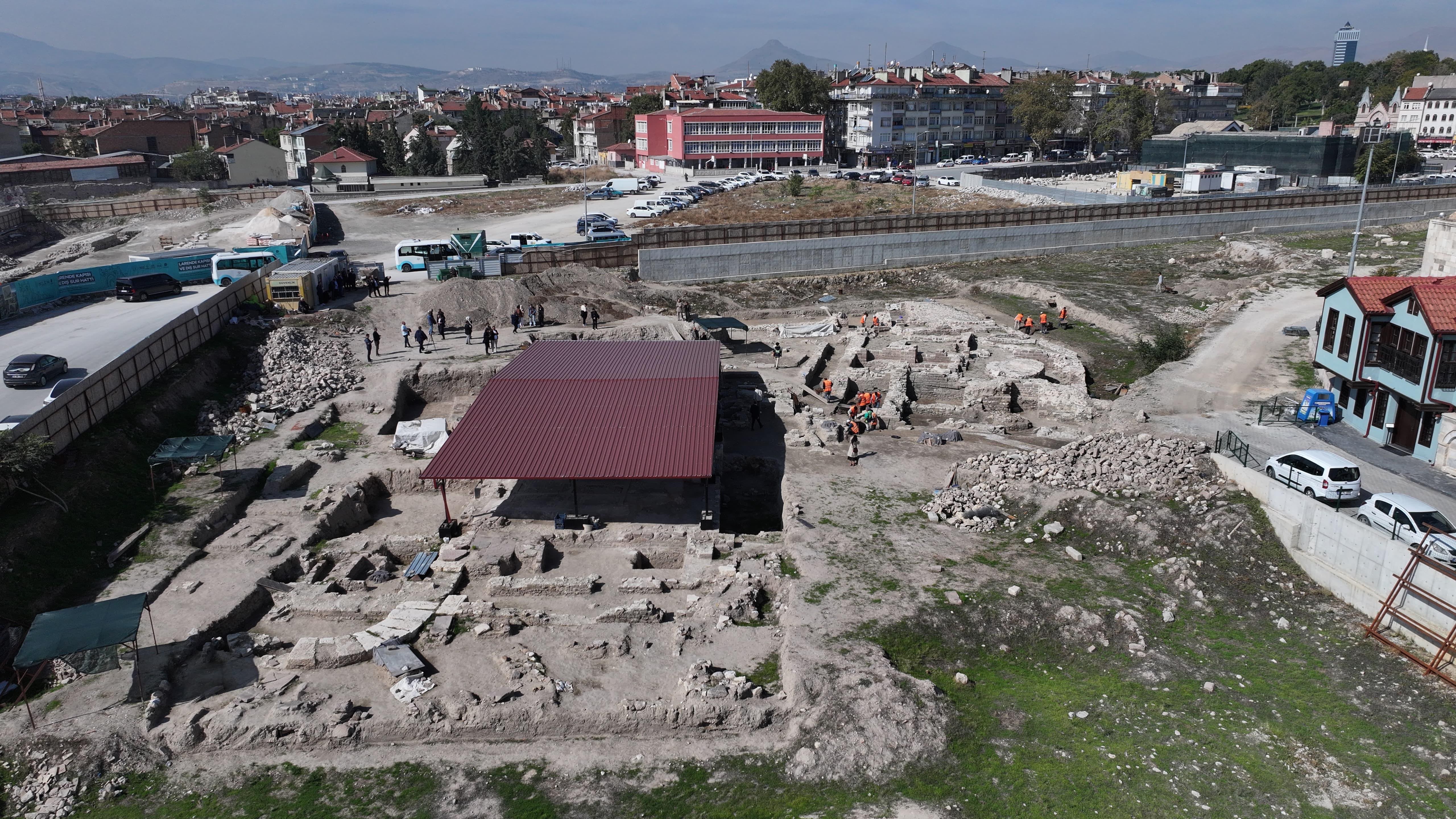 BAŞKAN ALTAY: “KONYA’NIN TARİHİ HAZİNESİ LARENDE KAZISINDA GÜN YÜZÜNE ÇIKIYOR”