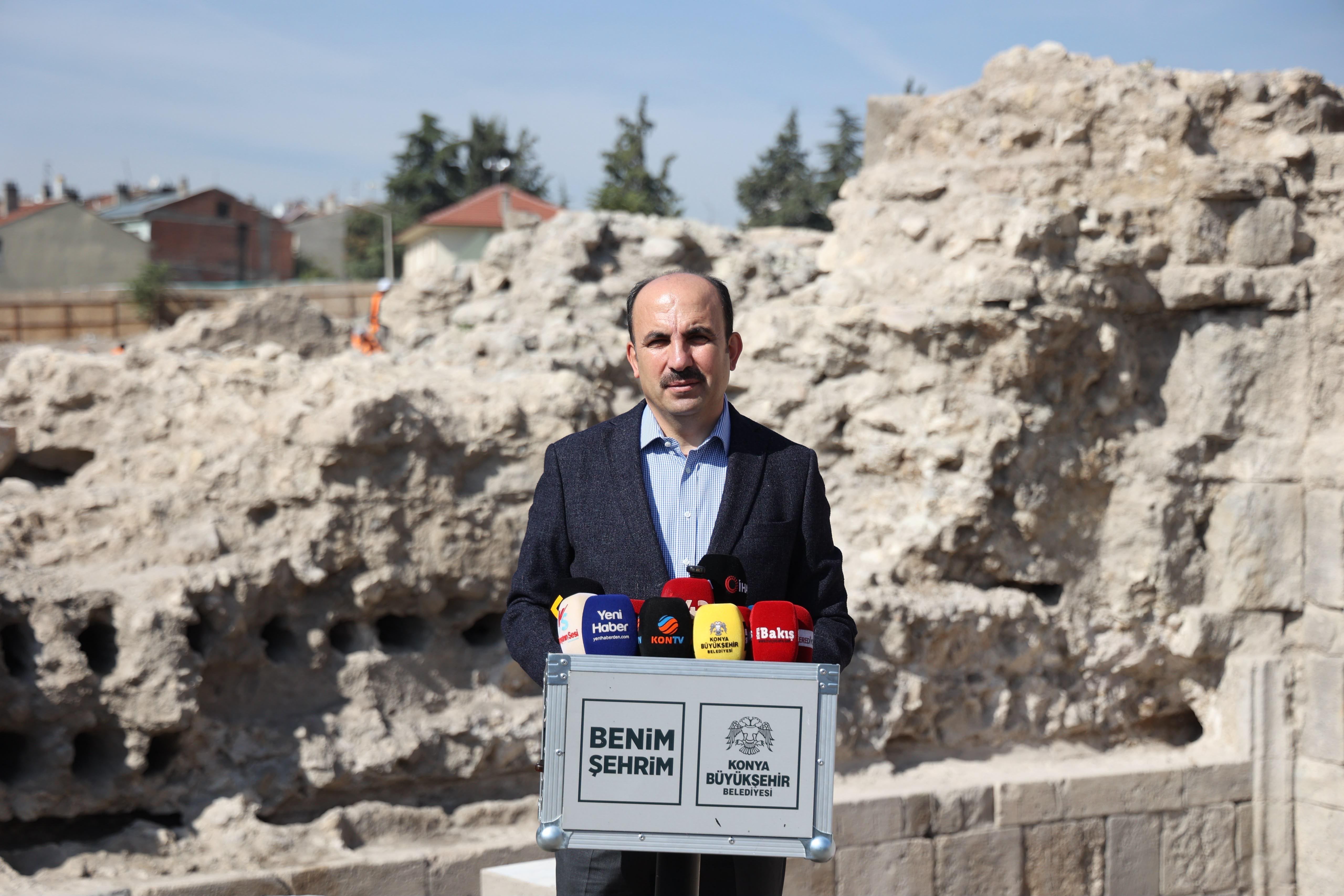 BAŞKAN ALTAY: “KONYA’NIN TARİHİ HAZİNESİ LARENDE KAZISINDA GÜN YÜZÜNE ÇIKIYOR”