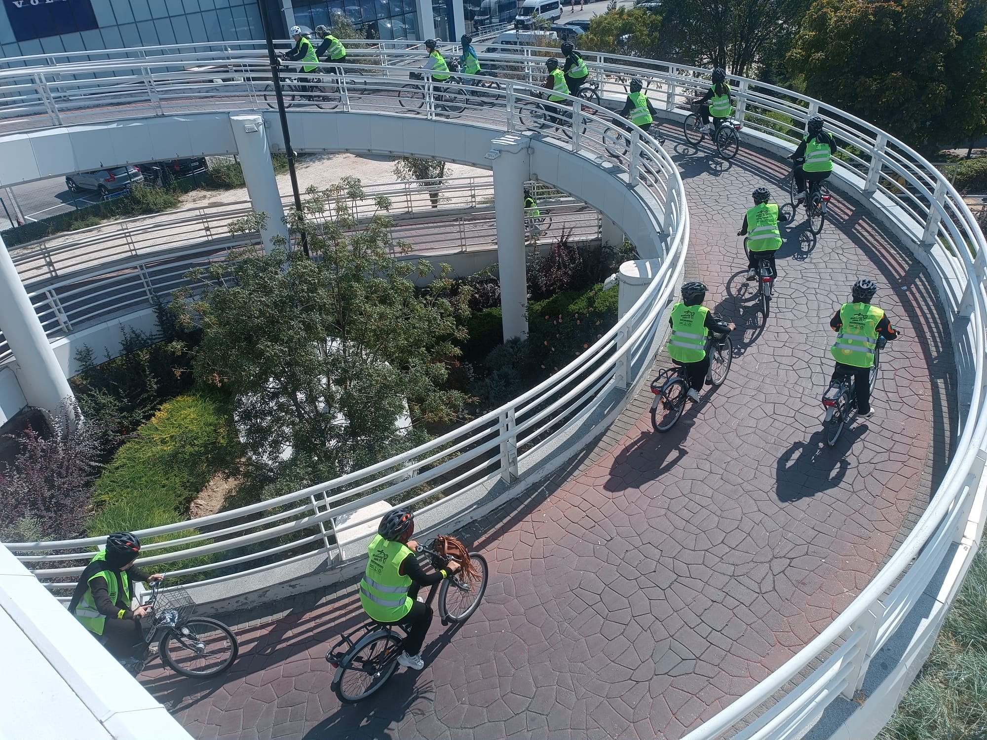 KONYA BÜYÜKŞEHİR’İN “BİSİKLET DOSTU OKUL” PROJESİYLE ÖĞRENCİLER PEDAL ÇEVİRİYOR