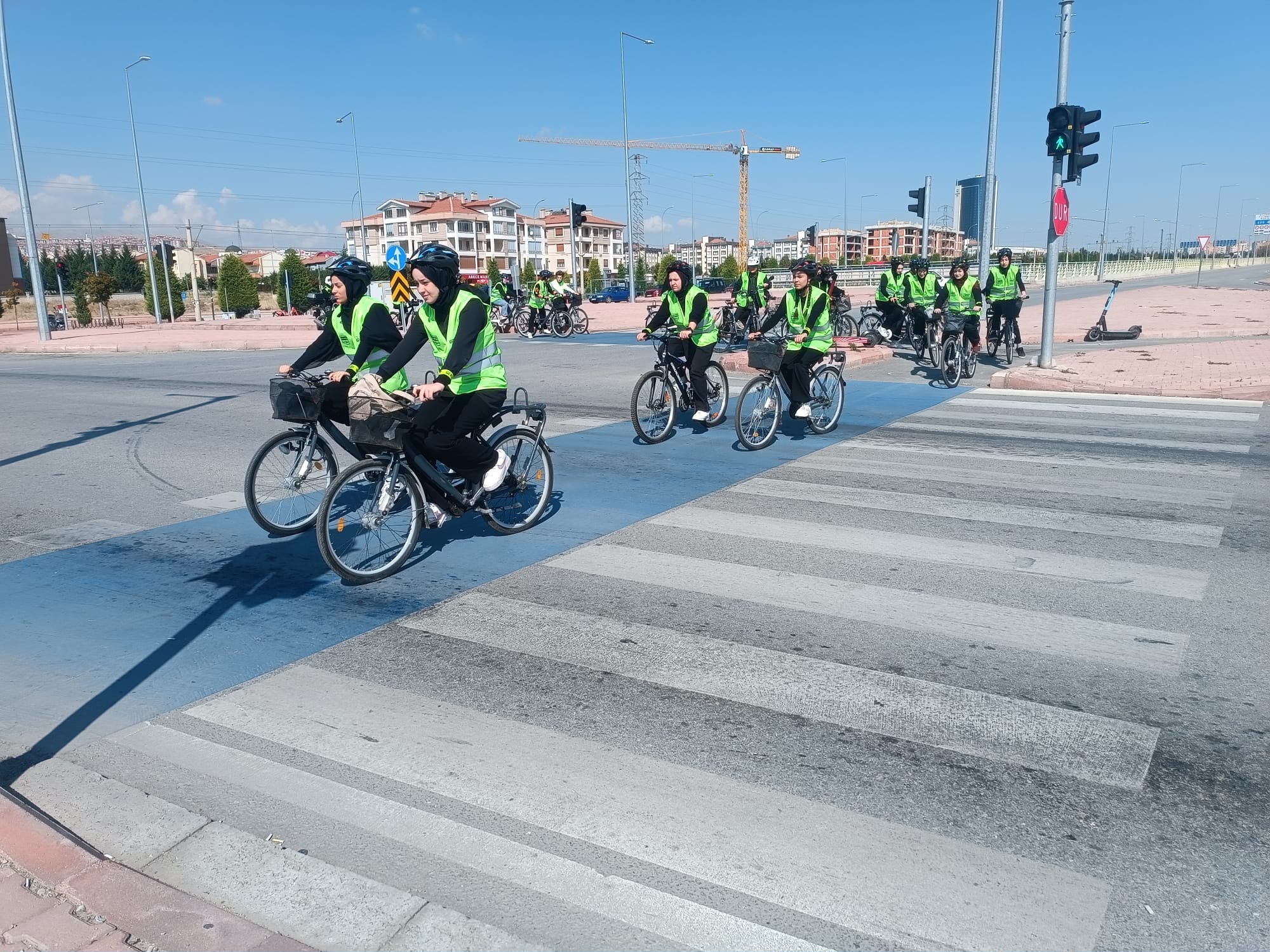 KONYA BÜYÜKŞEHİR’İN “BİSİKLET DOSTU OKUL” PROJESİYLE ÖĞRENCİLER PEDAL ÇEVİRİYOR