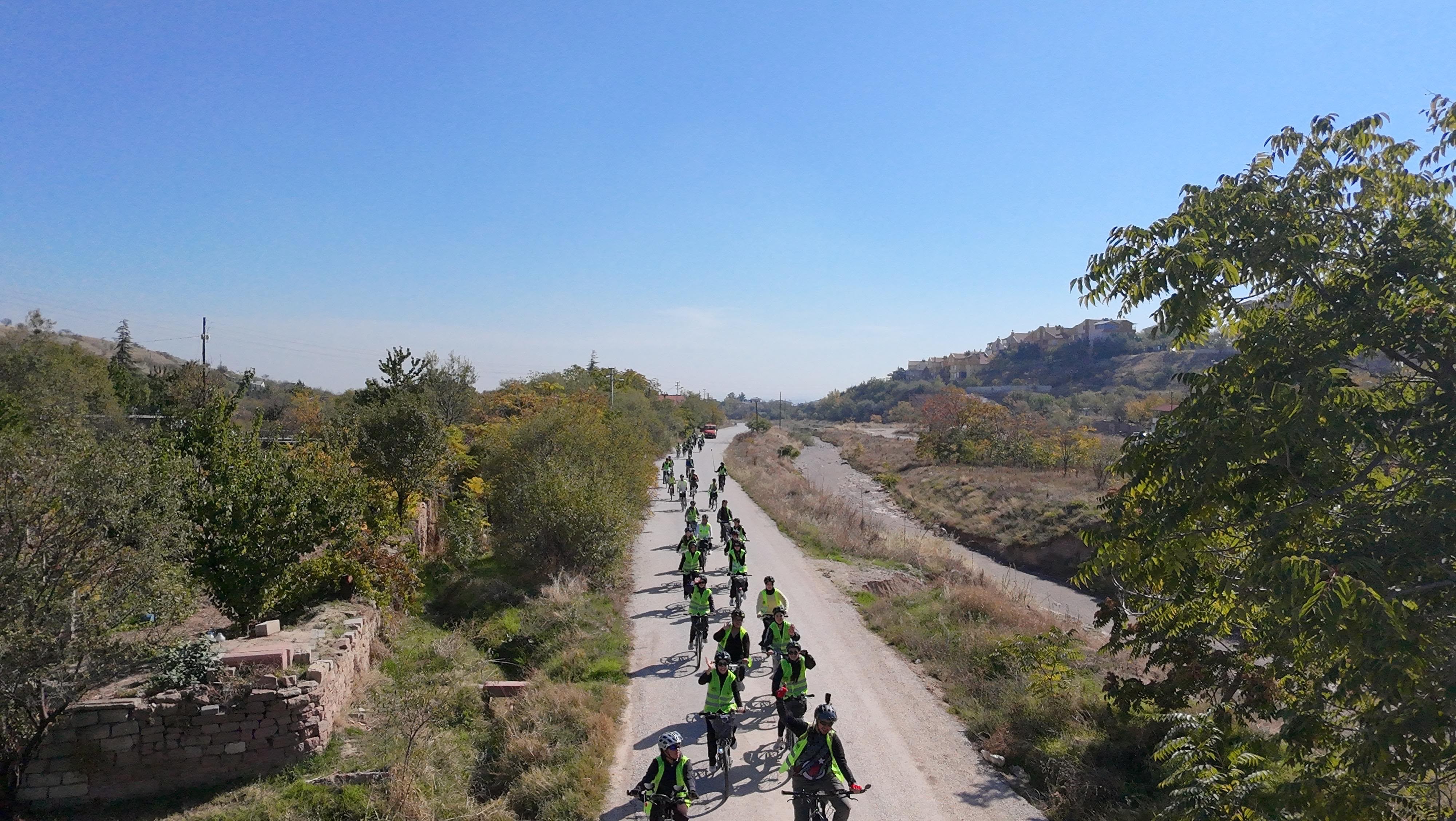 KONYA BÜYÜKŞEHİR’İN “BİSİKLET DOSTU OKUL” PROJESİYLE ÖĞRENCİLER PEDAL ÇEVİRİYOR