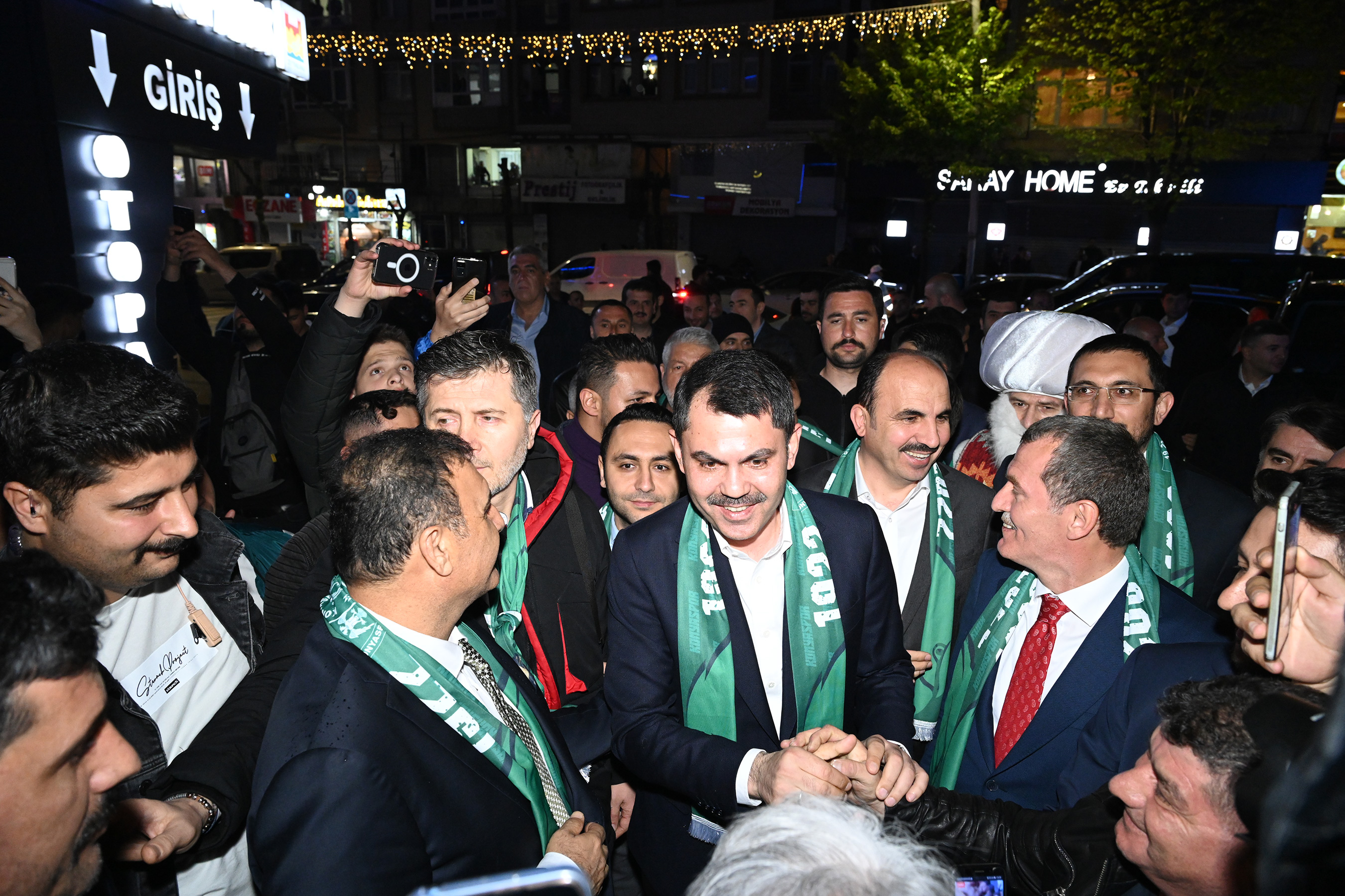 Bakan Kurum İstanbul’da Konyalılarla Buluştu