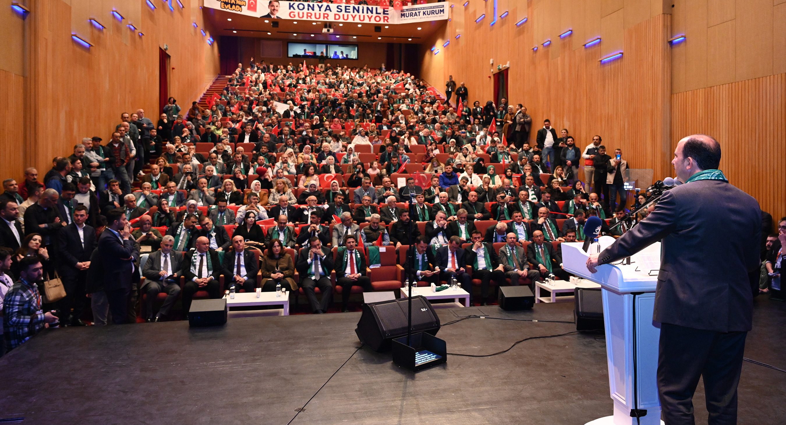 Bakan Kurum İstanbul’da Konyalılarla Buluştu