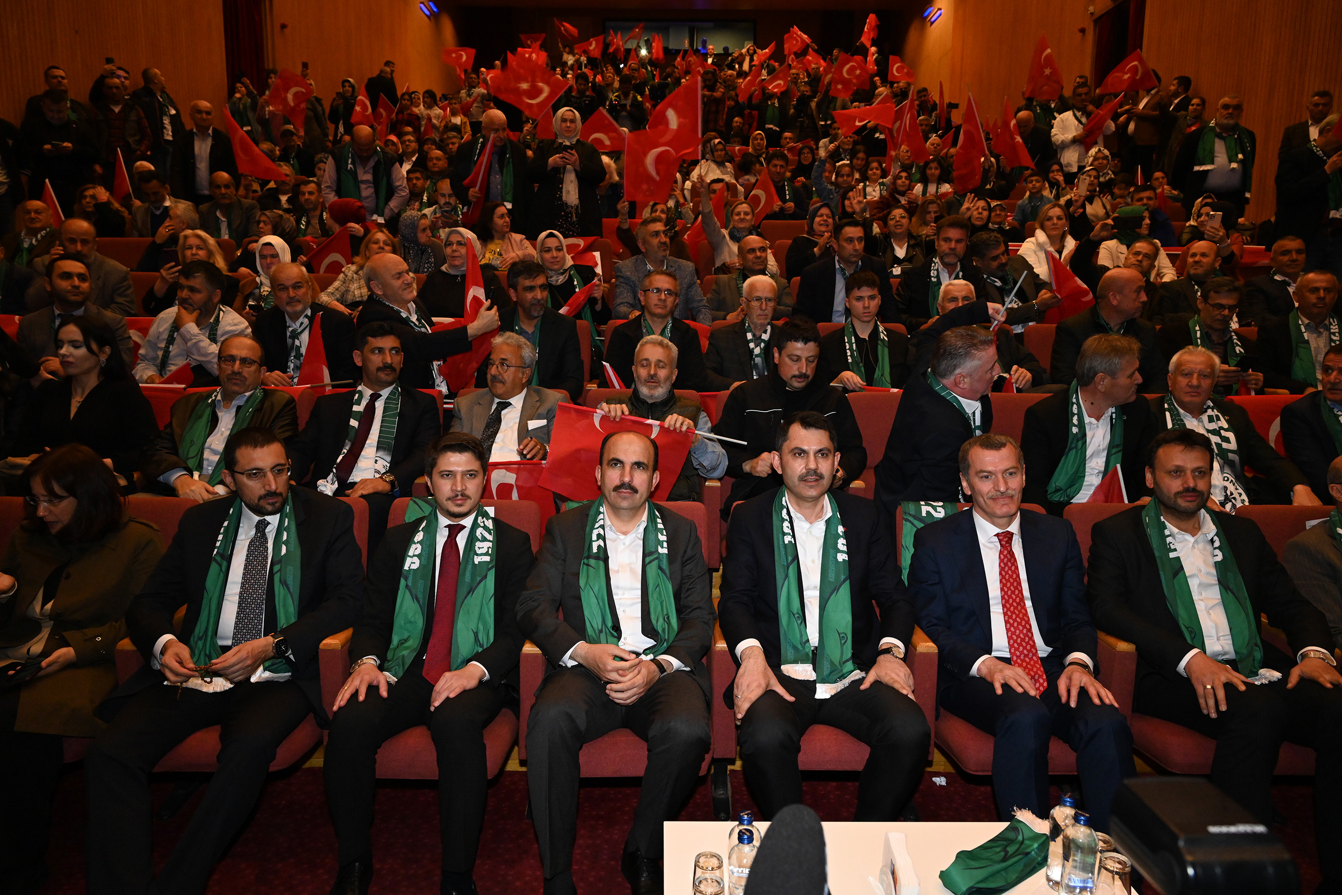 Bakan Kurum İstanbul’da Konyalılarla Buluştu