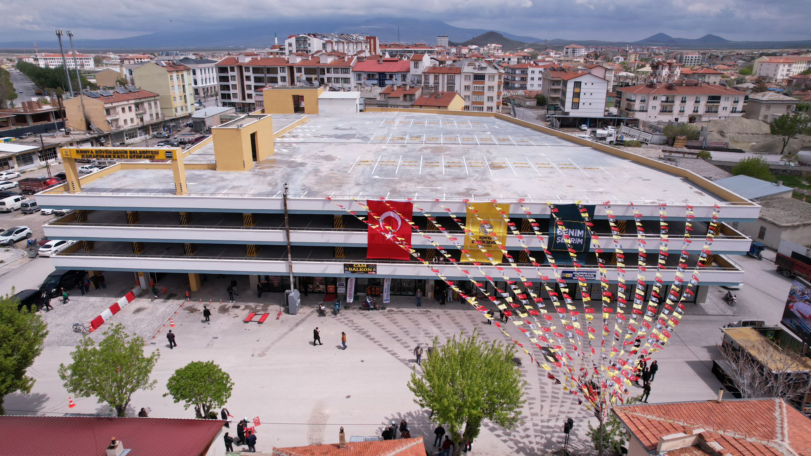 Başkan Altay Karapınar Ticaret Merkezi, Katlı Otoparkı ve Kitap Kafe’yi Açtı