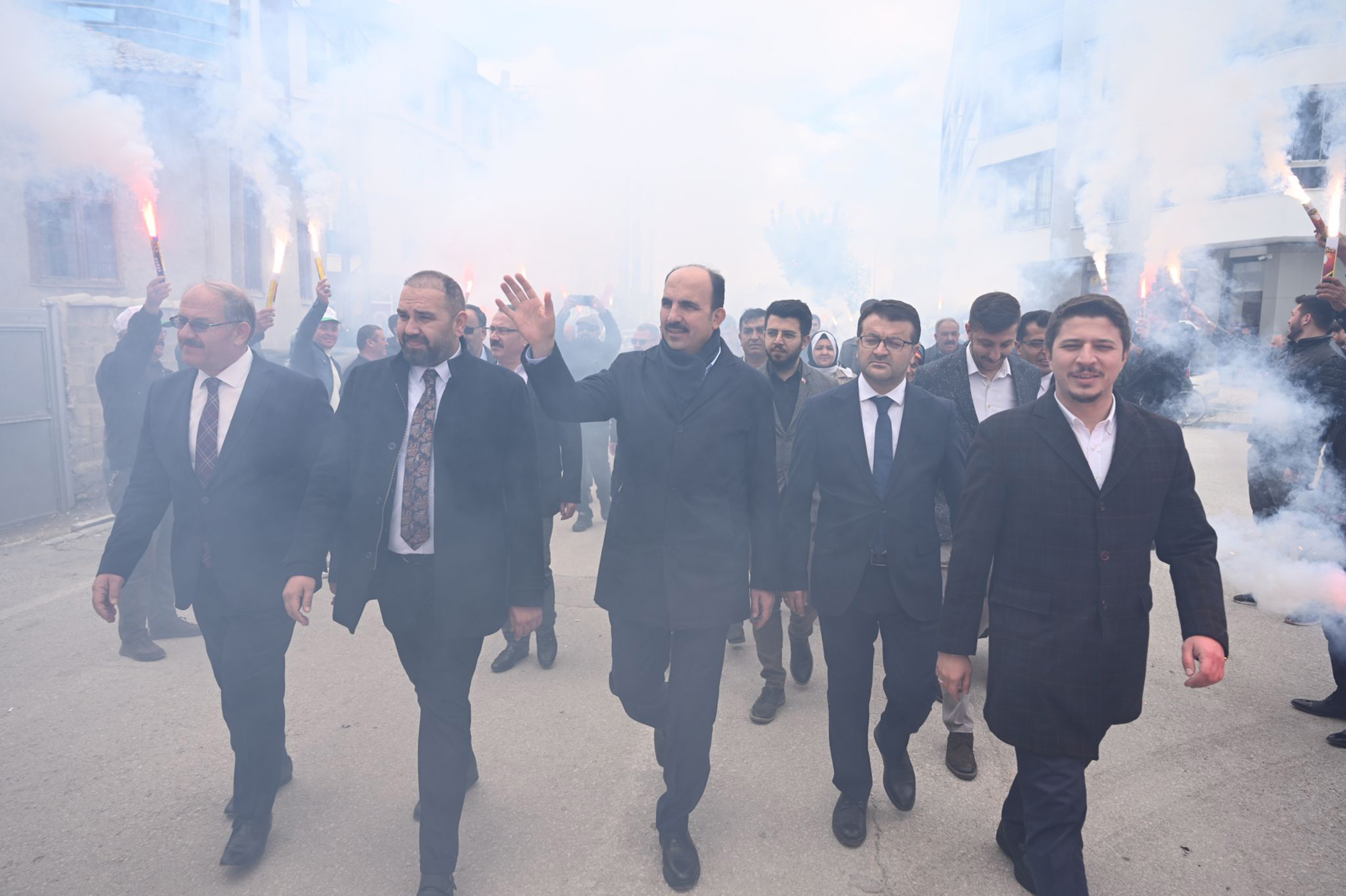 Başkan Altay Karapınar Ticaret Merkezi, Katlı Otoparkı ve Kitap Kafe’yi Açtı