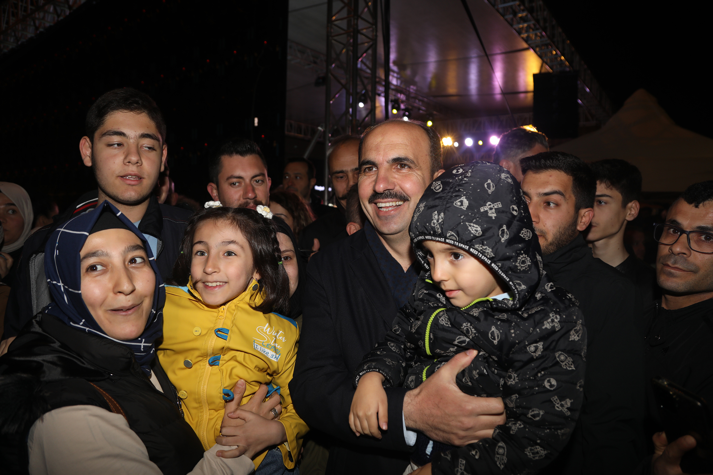 Başkan Altay: “Çocuklarımızın Yüzü Gülsün Diye Gece Gündüz Çalışıyoruz”
