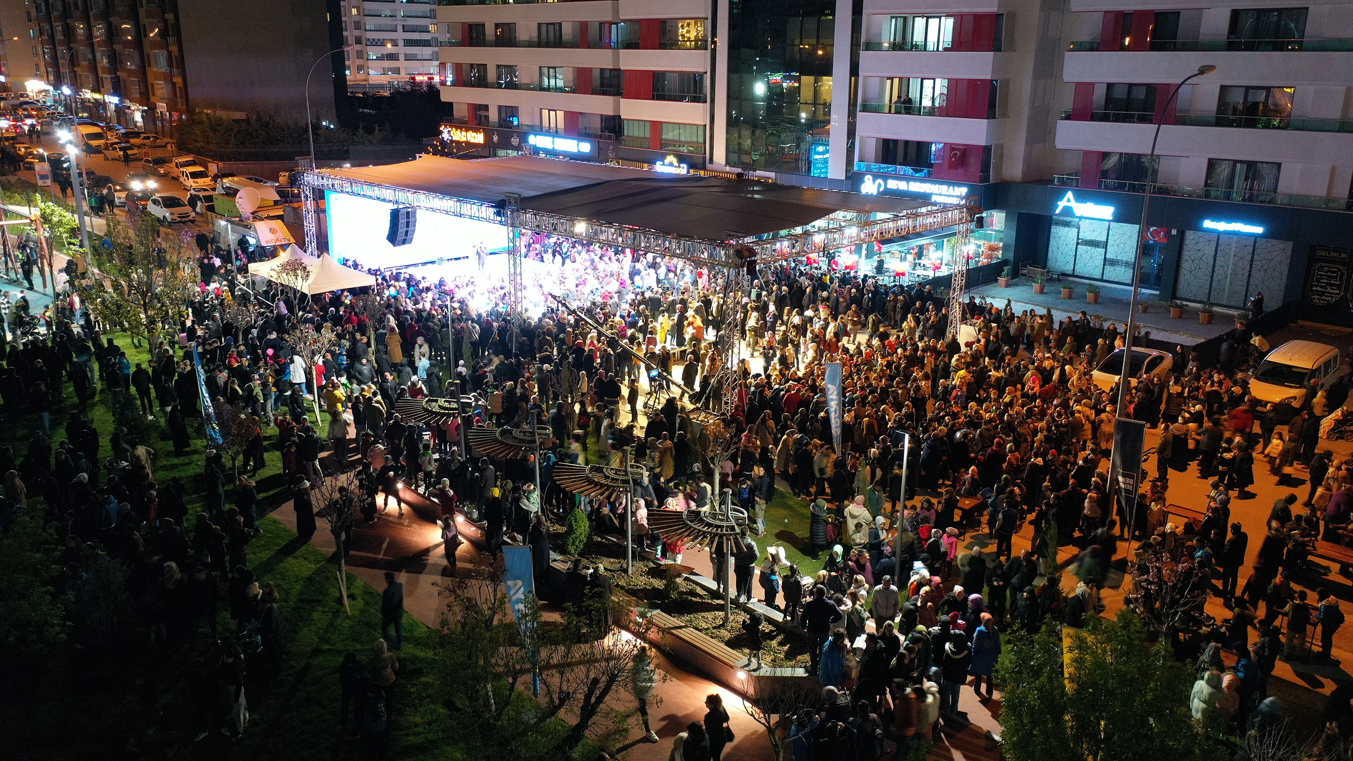 Başkan Altay: “Çocuklarımızın Yüzü Gülsün Diye Gece Gündüz Çalışıyoruz”
