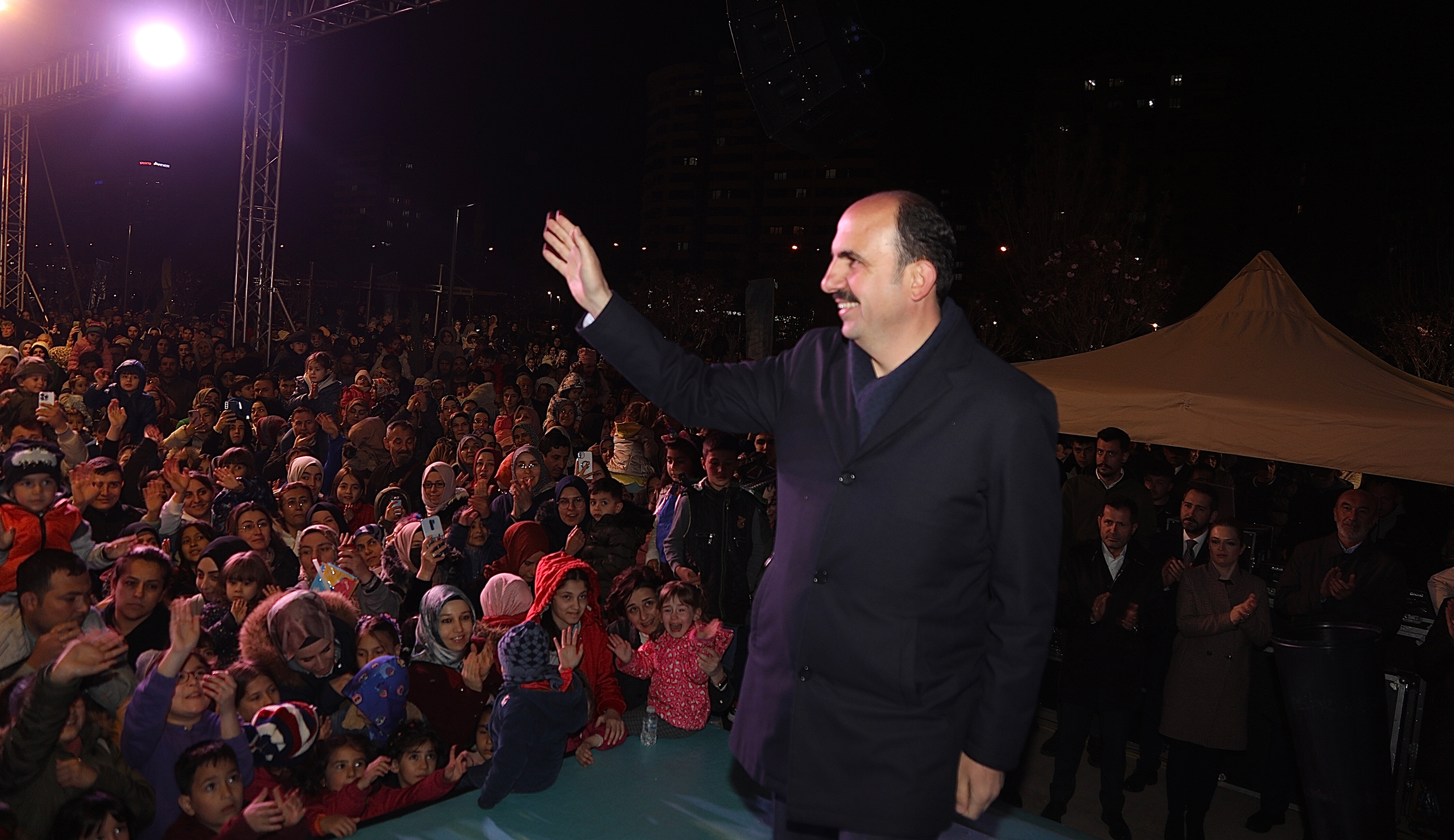 Başkan Altay: “Çocuklarımızın Yüzü Gülsün Diye Gece Gündüz Çalışıyoruz”
