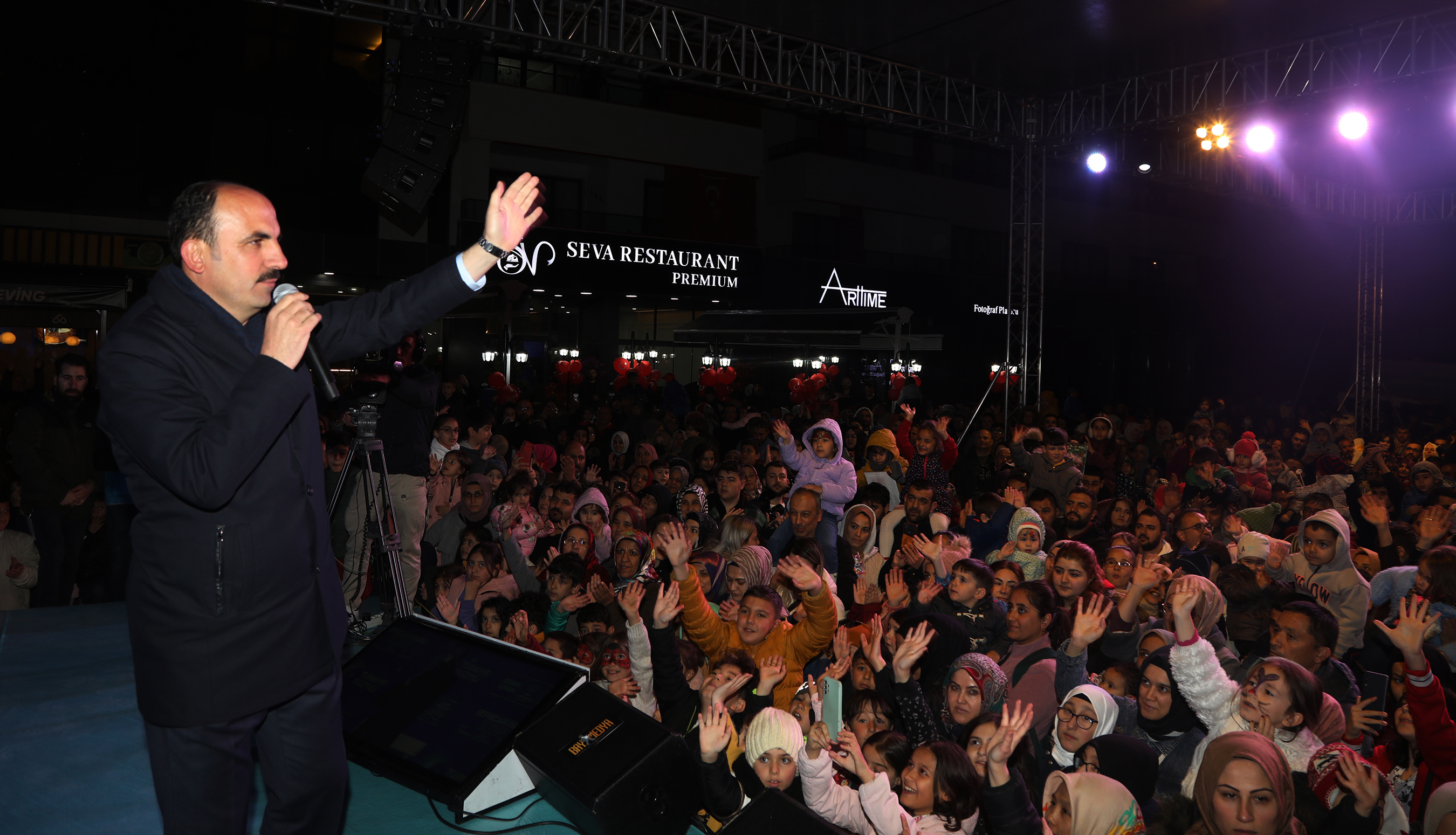 Başkan Altay: “Çocuklarımızın Yüzü Gülsün Diye Gece Gündüz Çalışıyoruz”