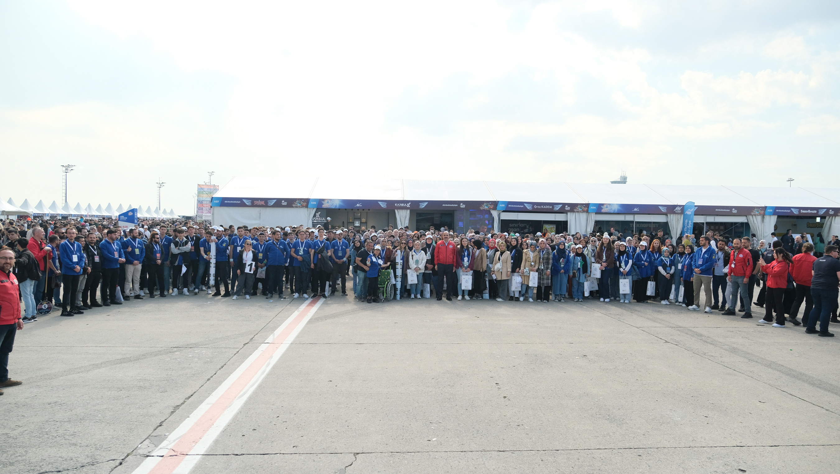 TEKNOFEST Yönetimi Deprem Bölgesindeki Çalışmaları İçin Başkan Altay'a Teşekkür Plaketi Takdim Etti