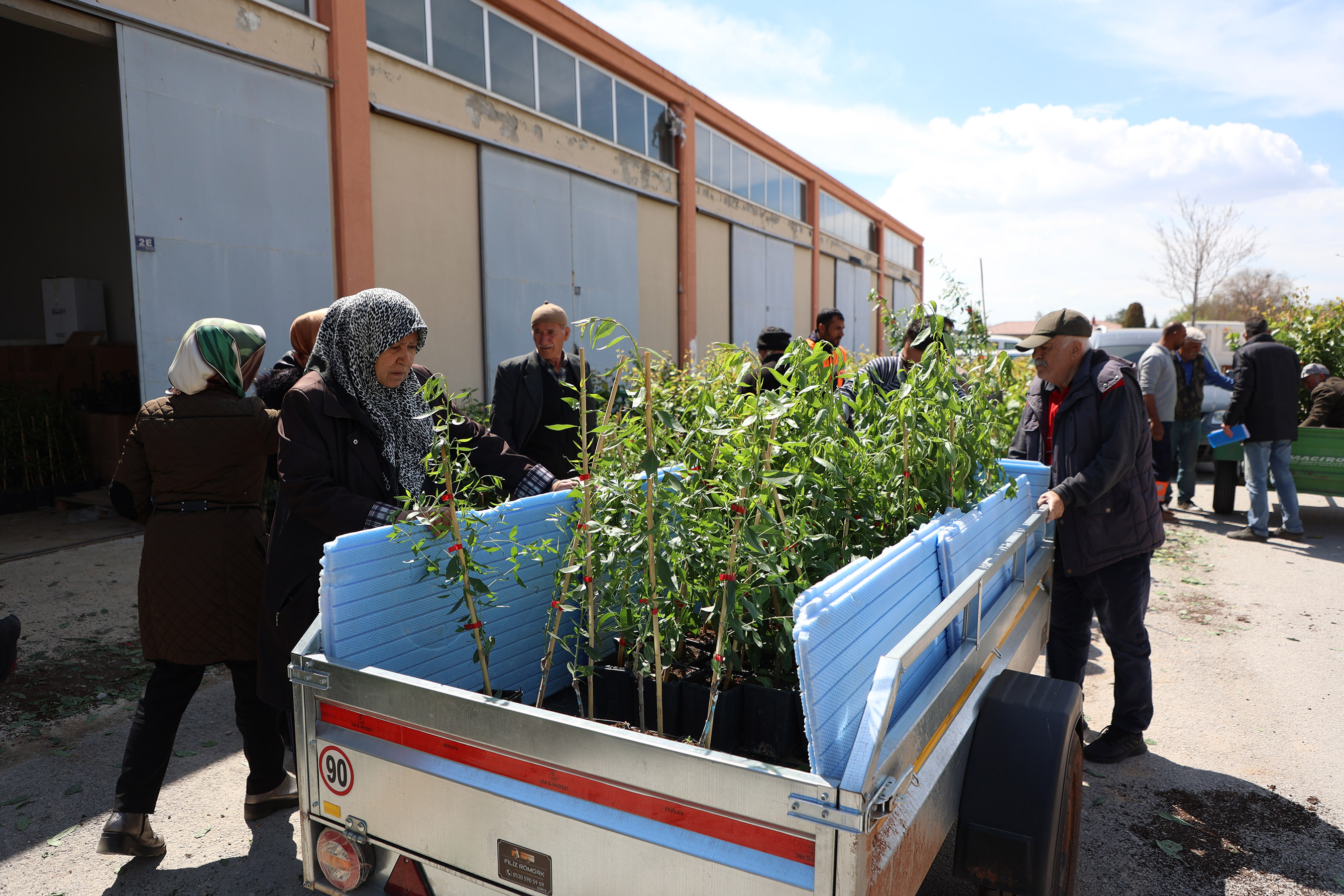 Konya Büyükşehir 31 İlçede Ürün Çeşitliliğini Artırmak İçin Çiftçiye Destek Oluyor