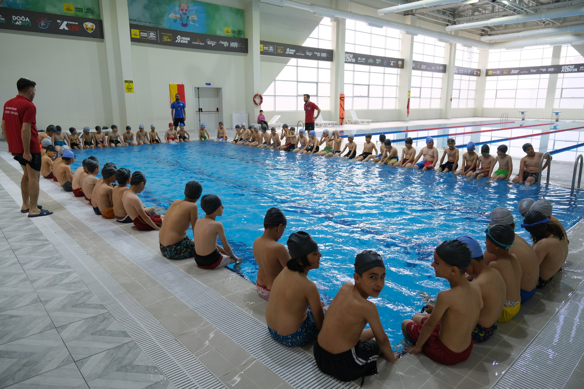 Büyükşehir’in “Yüzme Bilmeyen Kalmasın” Projesi Şimdi Ereğli ve Karapınar’da