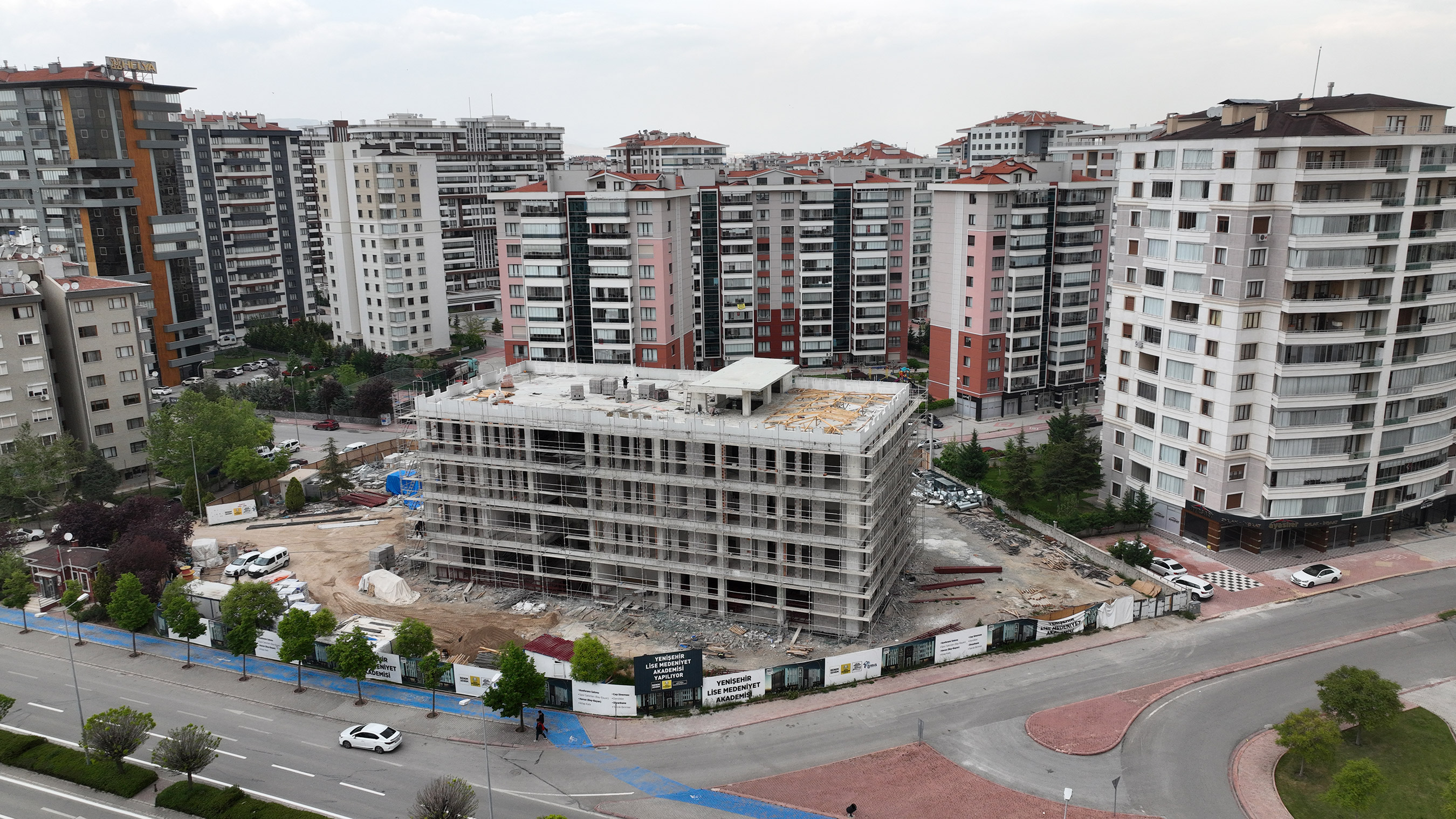 Başkan Altay: “Yenişehir Sosyal Tesisi ve Lise Medeniyet Akademisi İnşaatı Hızla Yükseliyor”