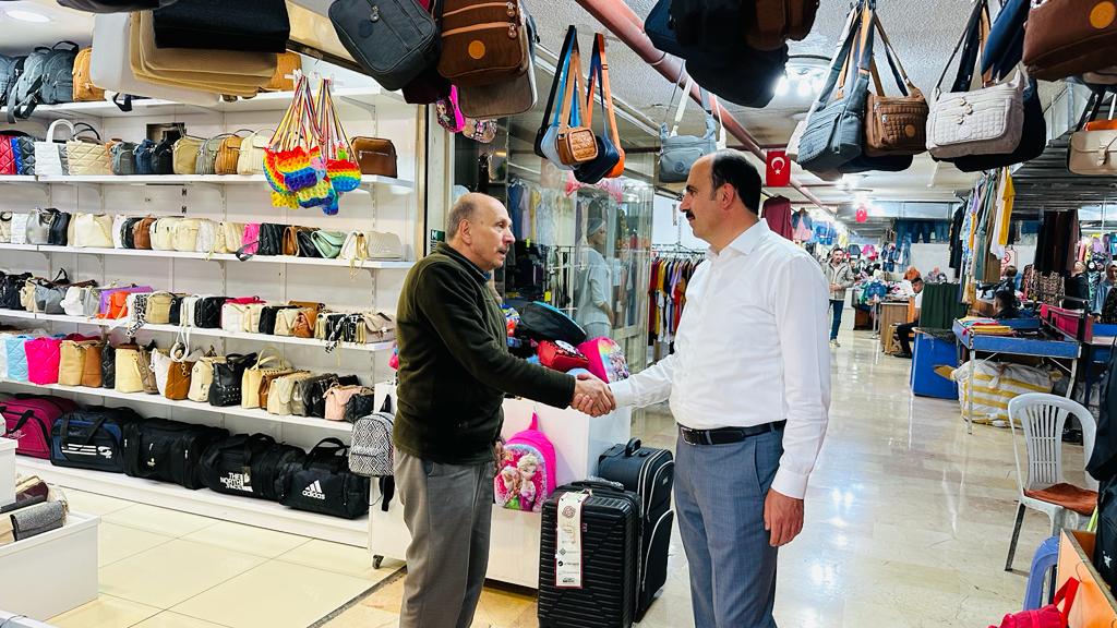 Başkan Altay Eski Belediye Civarındaki İş Merkezlerinde Esnaflarla Buluştu