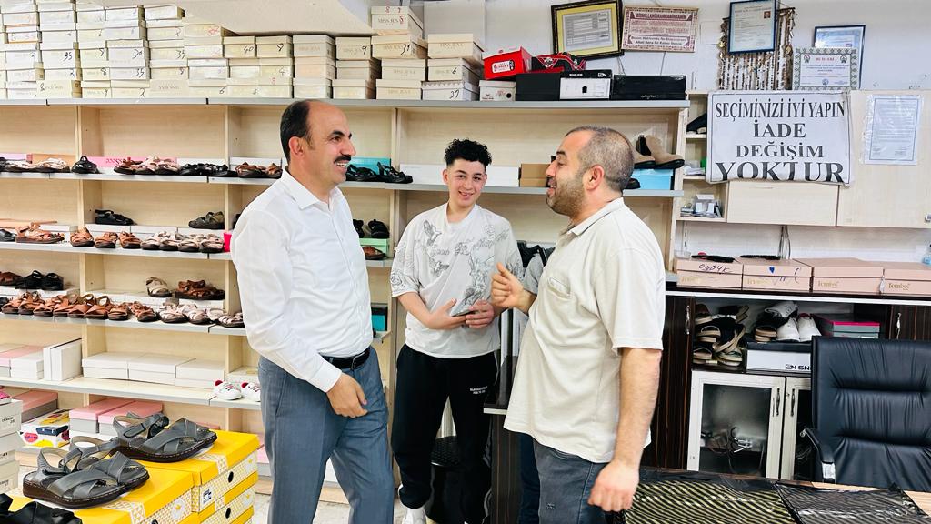 Başkan Altay Eski Belediye Civarındaki İş Merkezlerinde Esnaflarla Buluştu