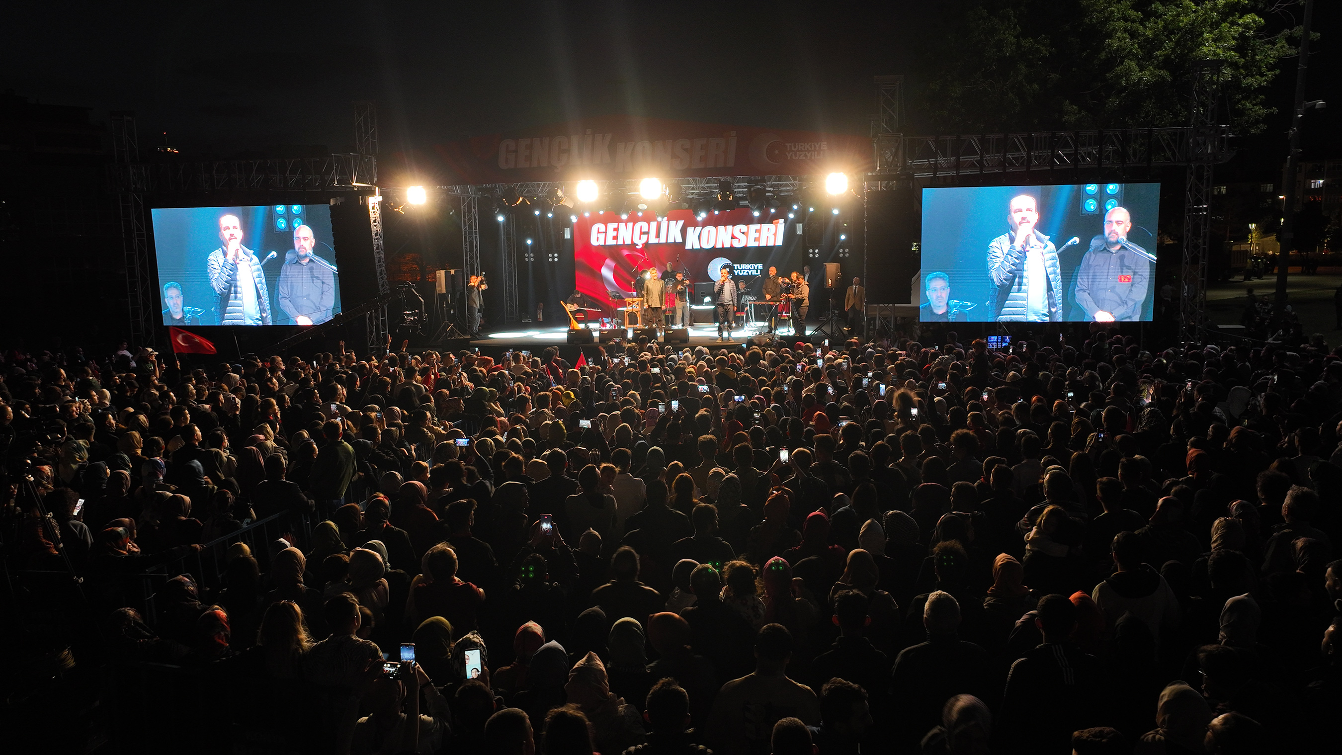 Başkan Altay, Uğur Işılak Konserinde Konyalıların Coşkusuna Ortak Oldu