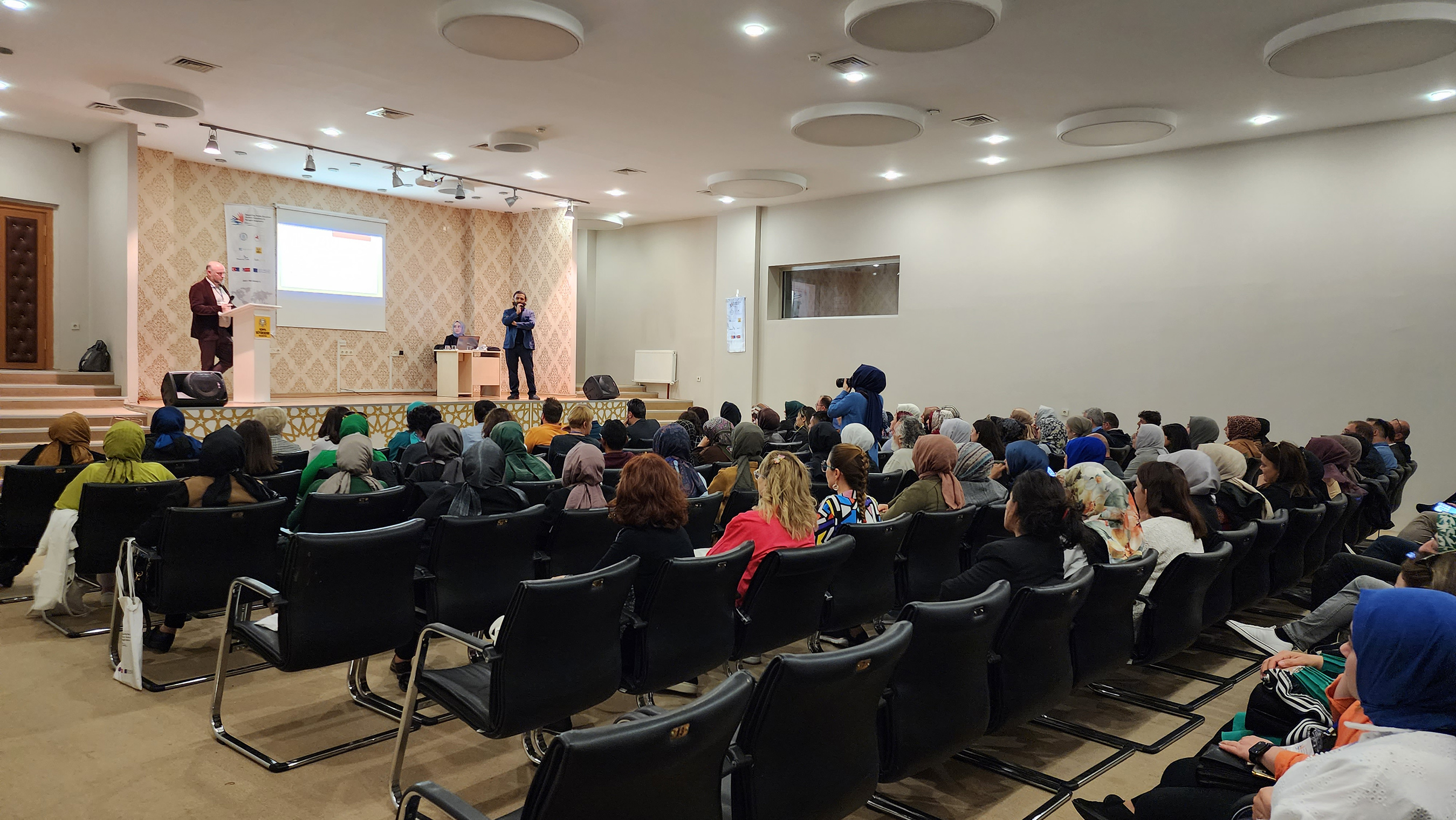KOMEK MÜLTECİ UYUMUNA YÖNELİK HAZIRLANAN AB PROJESİNE EV SAHİPLİĞİ YAPTI