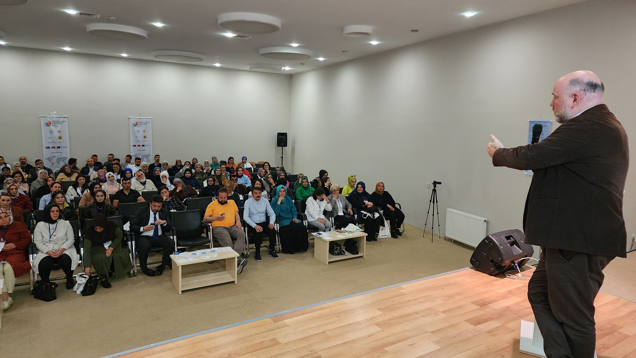 KOMEK MÜLTECİ UYUMUNA YÖNELİK HAZIRLANAN AB PROJESİNE EV SAHİPLİĞİ YAPTI