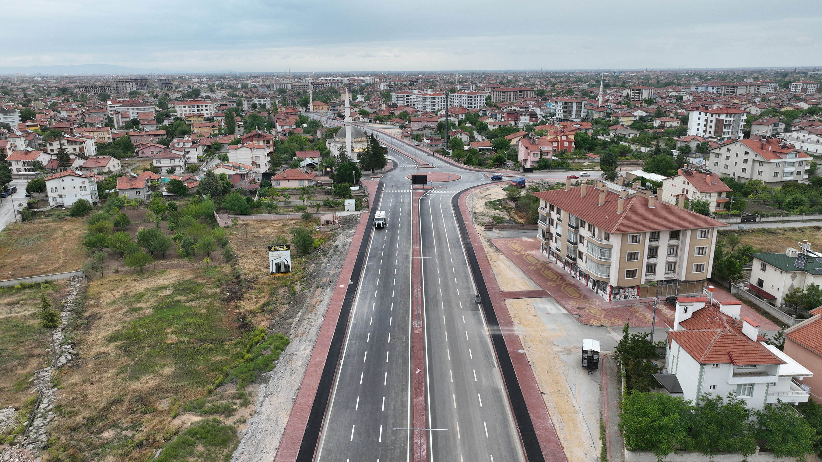 ALPARSLAN TÜRKEŞ CADDESİ AÇILDI; TAŞKÖPRÜ ALT GEÇİDİNİN TEMELİ ATILDI