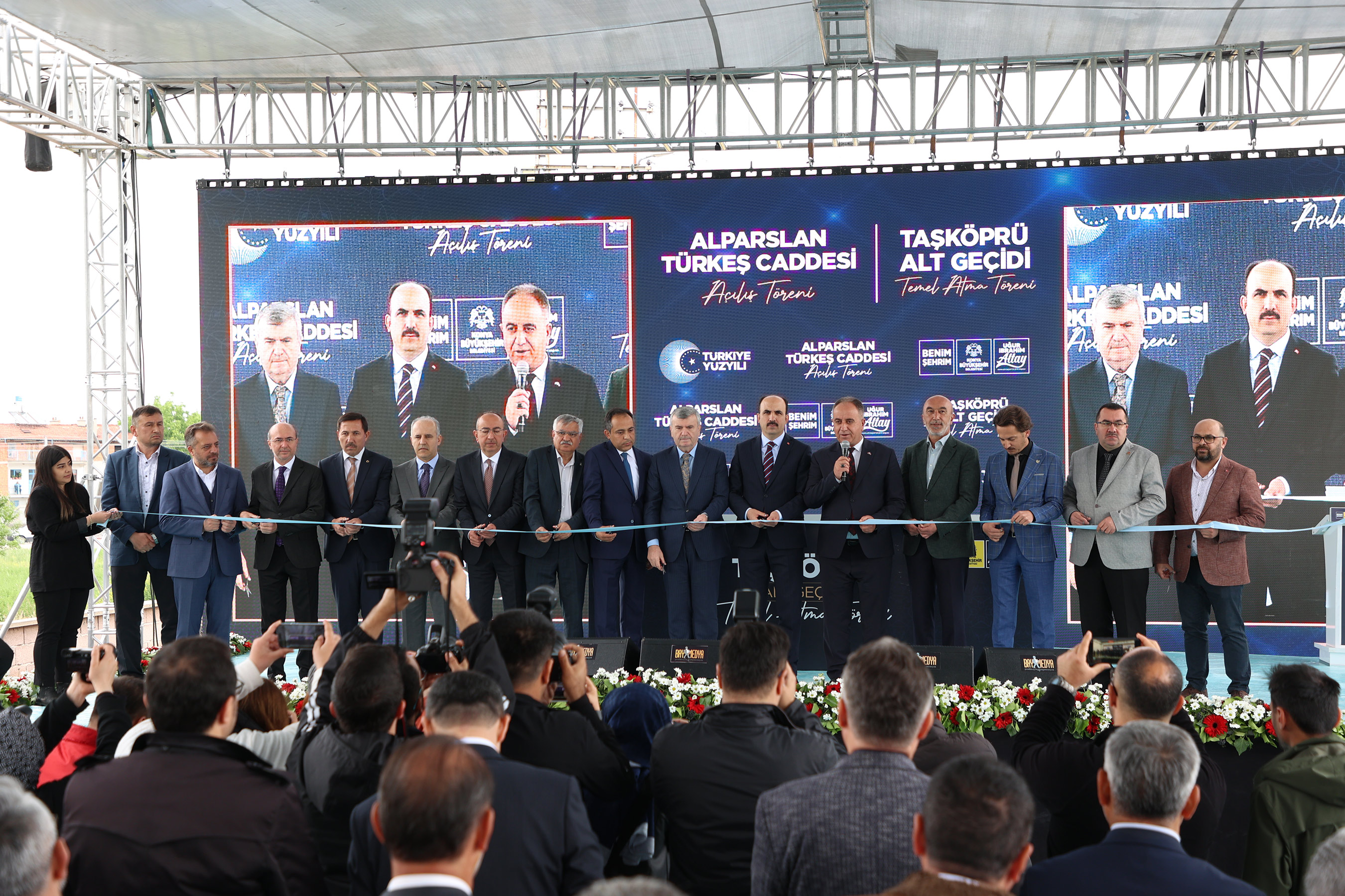 ALPARSLAN TÜRKEŞ CADDESİ AÇILDI; TAŞKÖPRÜ ALT GEÇİDİNİN TEMELİ ATILDI