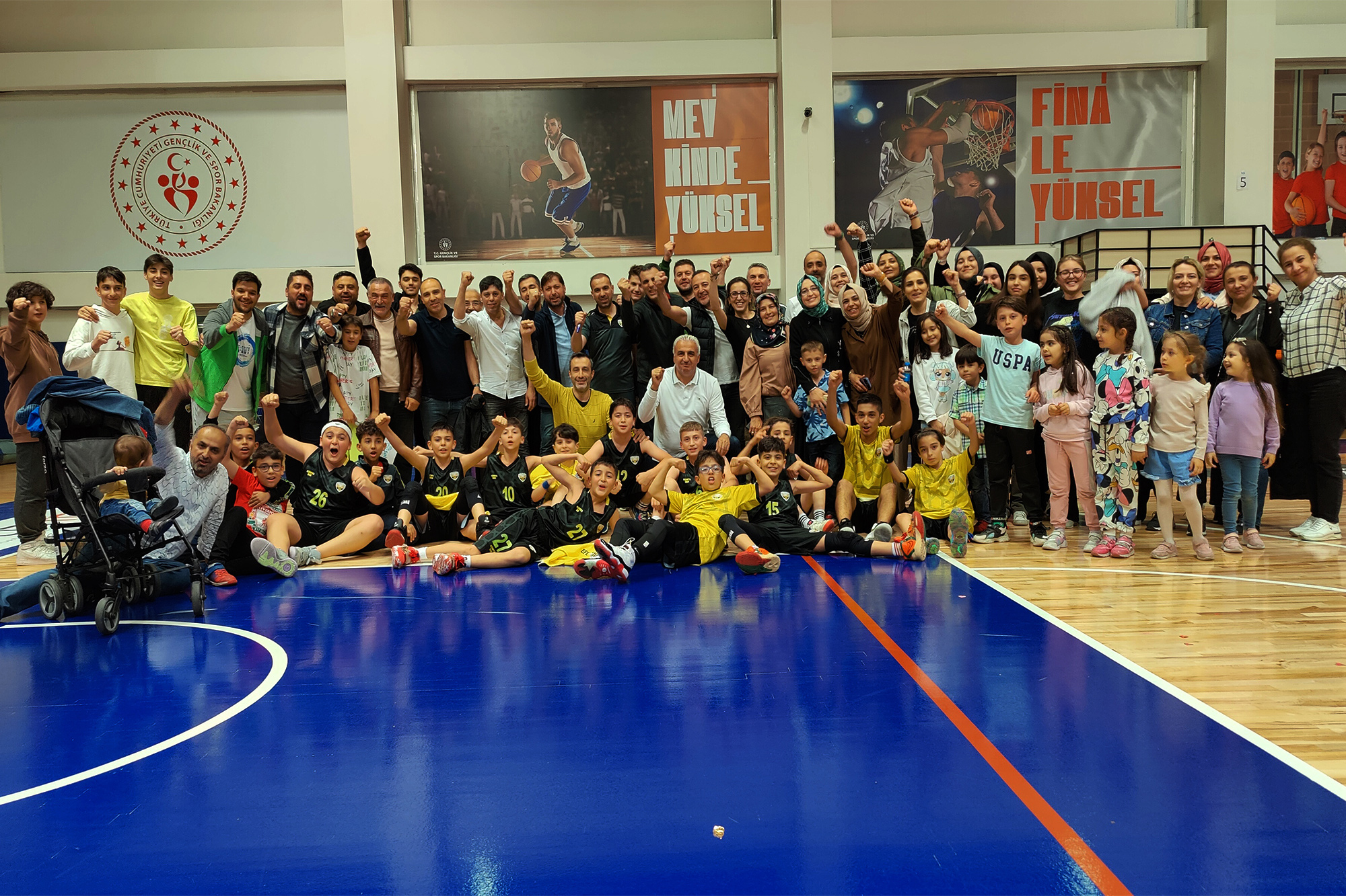 BÜYÜKŞEHİR BELEDİYESPOR BASKETBOLDA ALT YAŞ KATEGORİLERİNDE İKİ ŞAMPİYONLUK BİRDEN KAZANDI