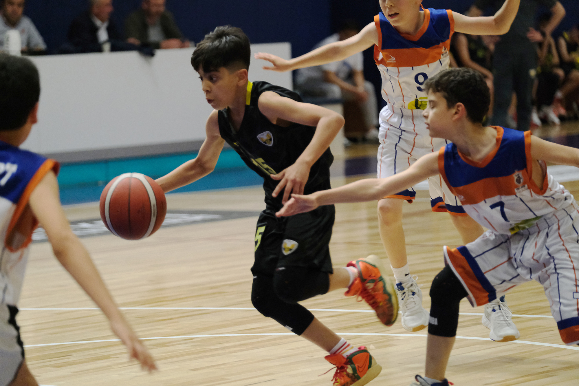 BÜYÜKŞEHİR BELEDİYESPOR BASKETBOLDA ALT YAŞ KATEGORİLERİNDE İKİ ŞAMPİYONLUK BİRDEN KAZANDI