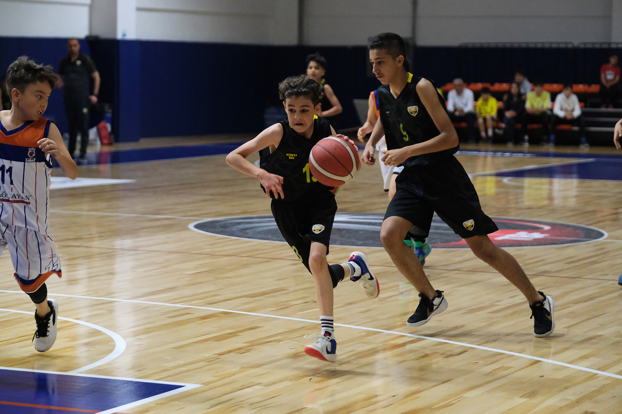 BÜYÜKŞEHİR BELEDİYESPOR BASKETBOLDA ALT YAŞ KATEGORİLERİNDE İKİ ŞAMPİYONLUK BİRDEN KAZANDI