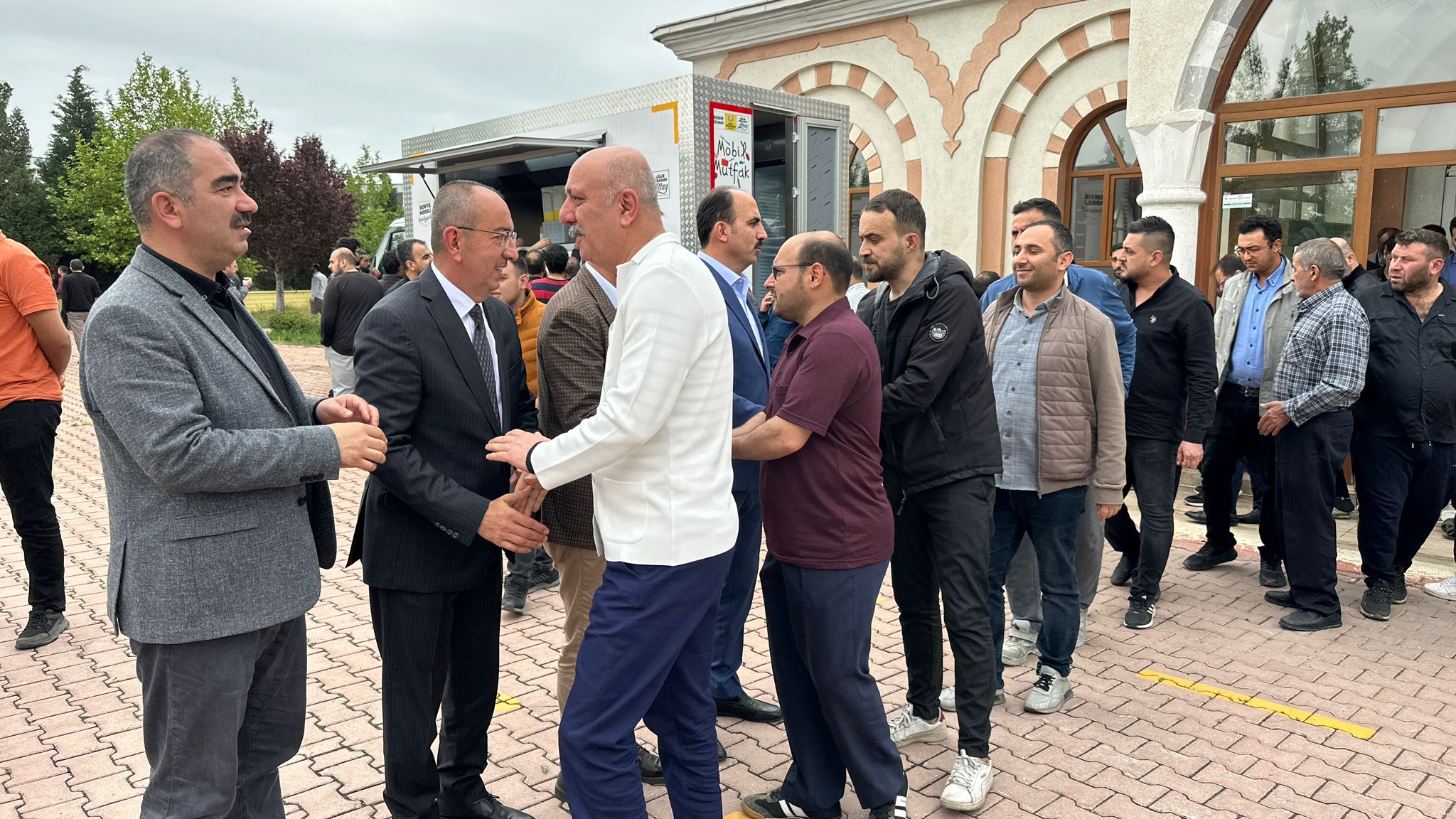 BAŞKAN ALTAY KONSAN SANAYİ CAMİİ’NDE VATANDAŞLARLA BULUŞTU
