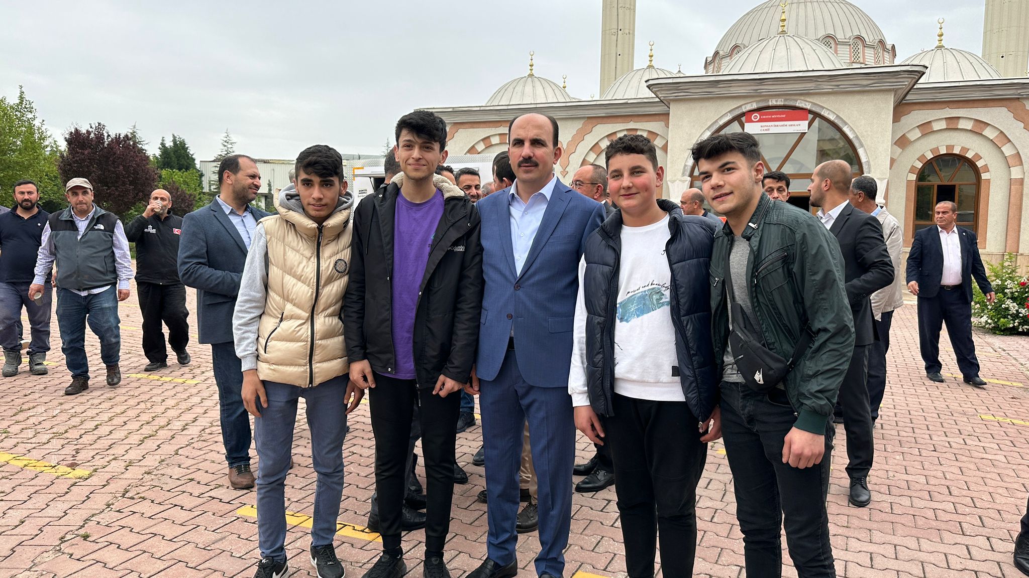 BAŞKAN ALTAY KONSAN SANAYİ CAMİİ’NDE VATANDAŞLARLA BULUŞTU