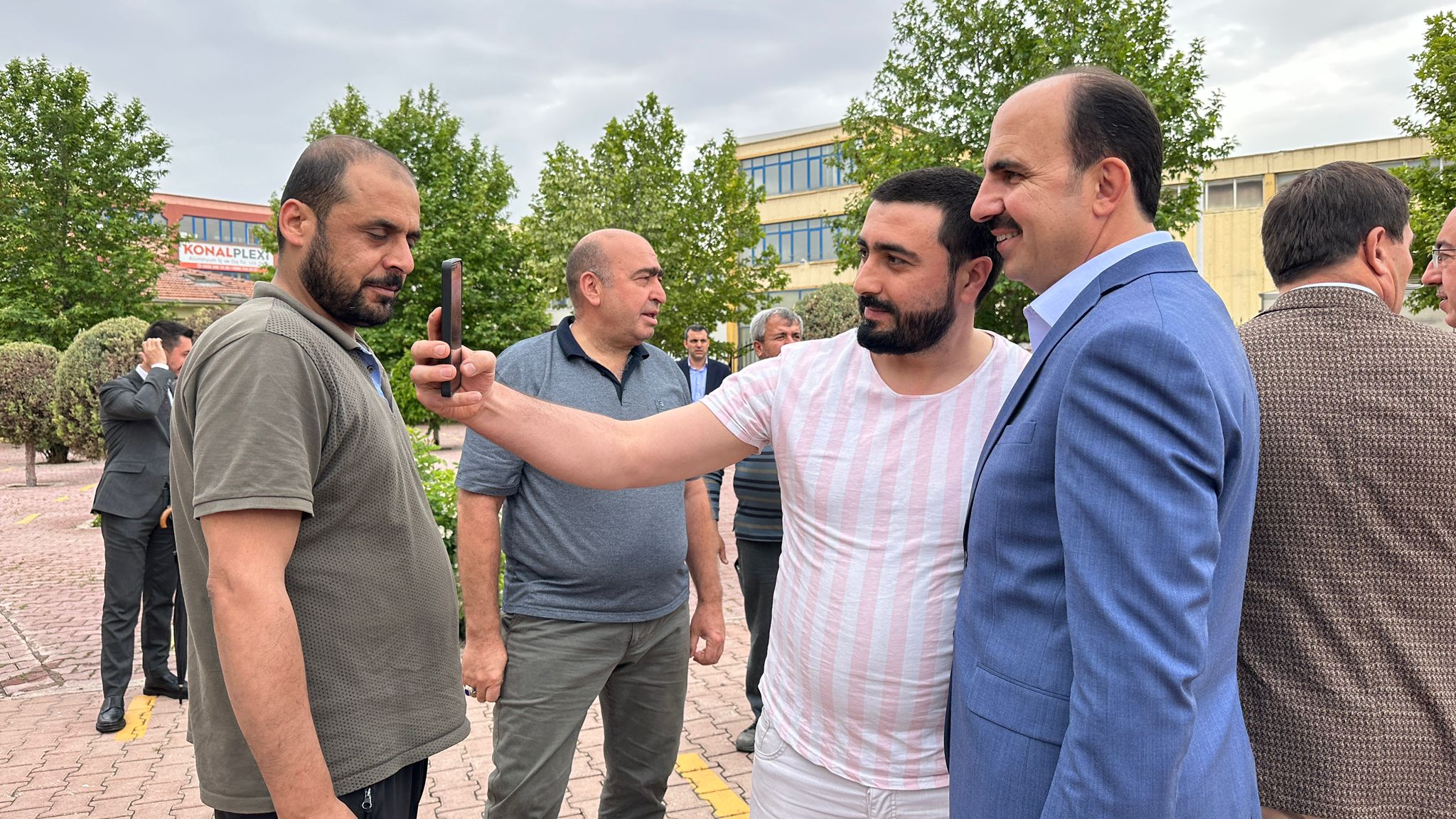 BAŞKAN ALTAY KONSAN SANAYİ CAMİİ’NDE VATANDAŞLARLA BULUŞTU
