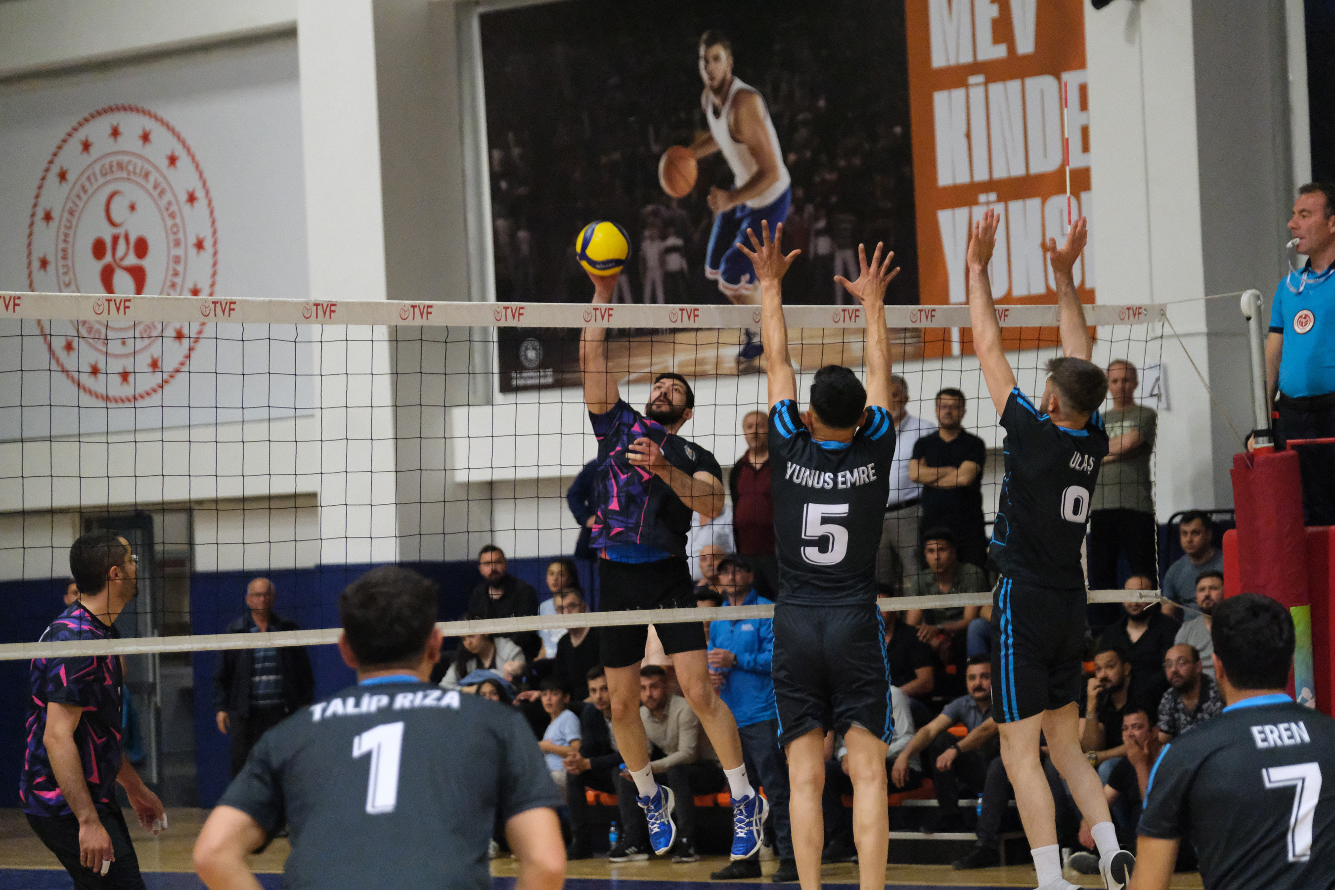KONYA BÜYÜKŞEHİR’İN İLÇELER ARASI VOLEYBOL TURNUVASI’NDA ŞAMPİYON ÇUMRA OLDU