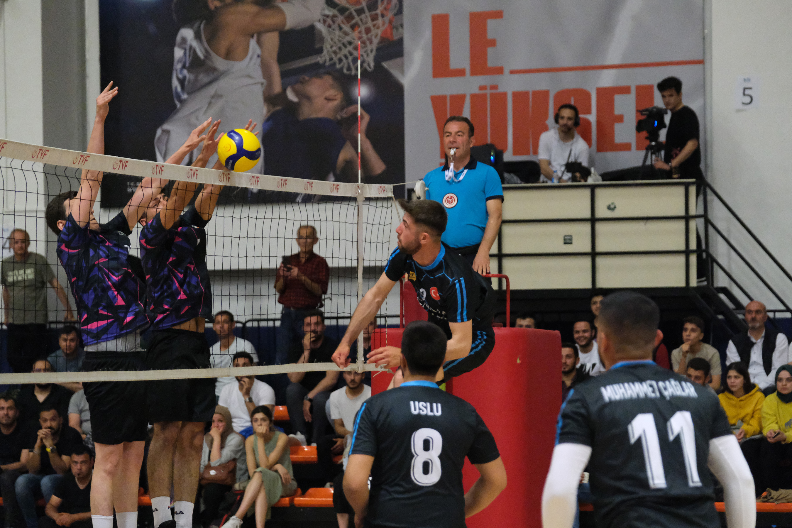 KONYA BÜYÜKŞEHİR’İN İLÇELER ARASI VOLEYBOL TURNUVASI’NDA ŞAMPİYON ÇUMRA OLDU