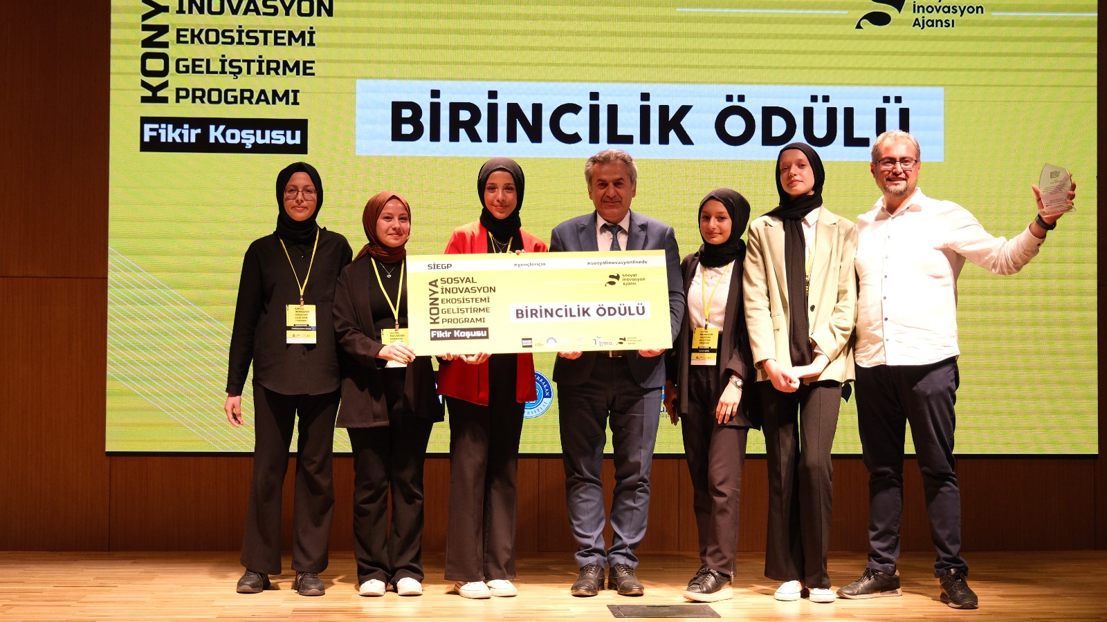 SOSYAL İNOVASYON EKOSİSTEMİ GELİŞTİRME PROGRAMINDA GENÇLER FİKİRLERİYLE YARIŞTI